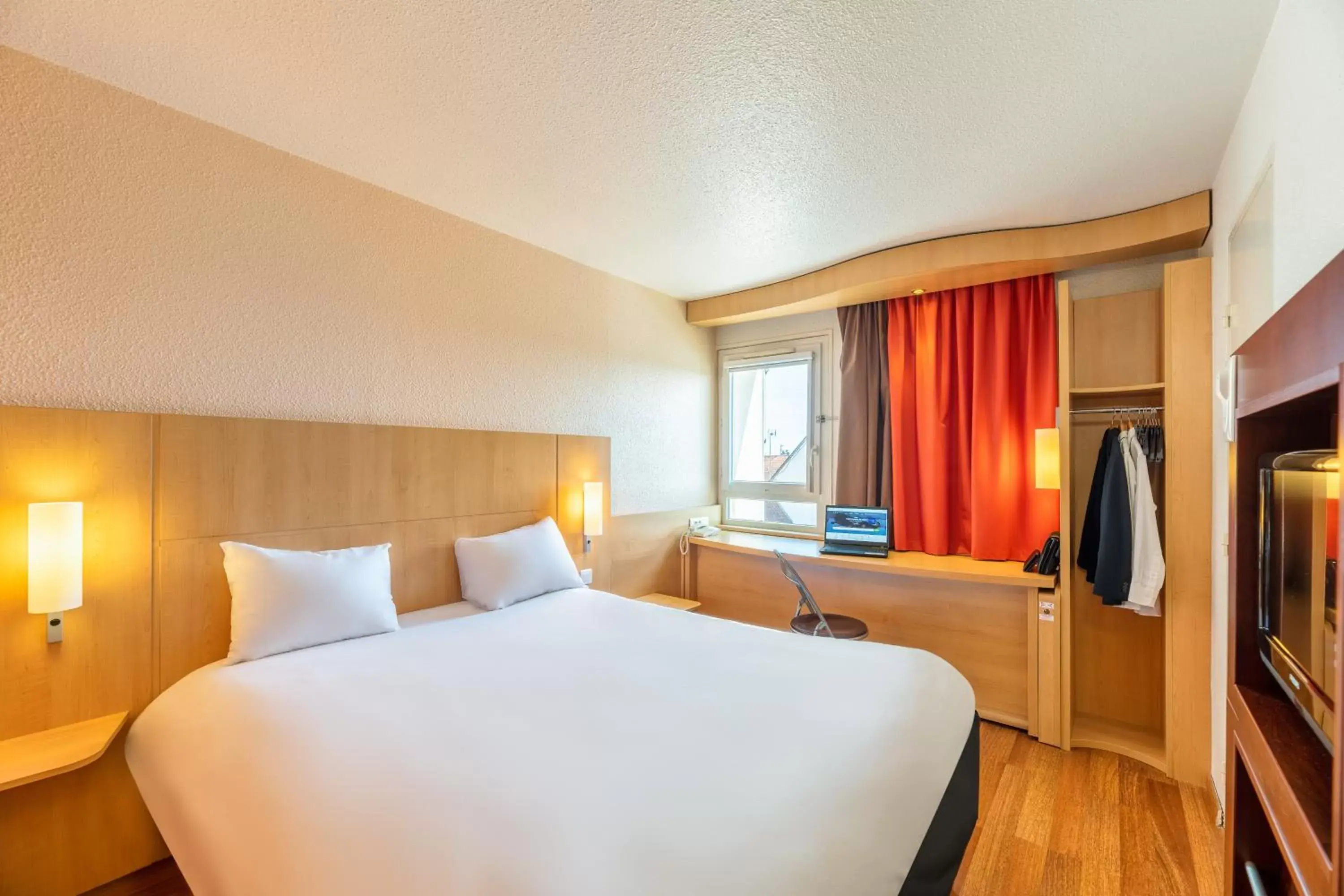 Bedroom, Bed in B&B HOTEL Lyon Eurexpo Bron