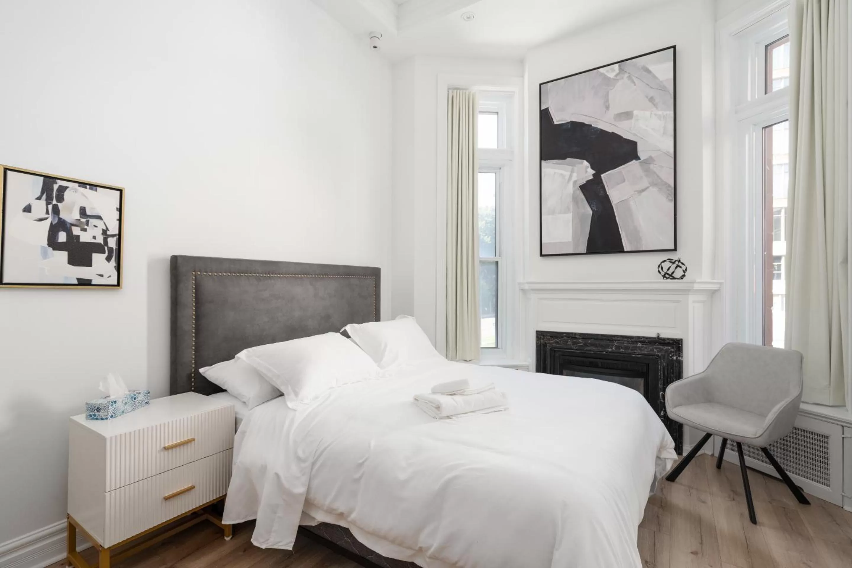 Bed in Le Penfield Par Nomade MTL