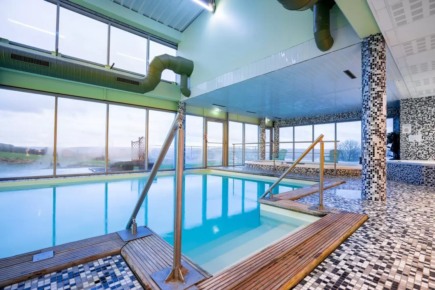 Sports, Swimming Pool in Best Western Hotel Ile de France