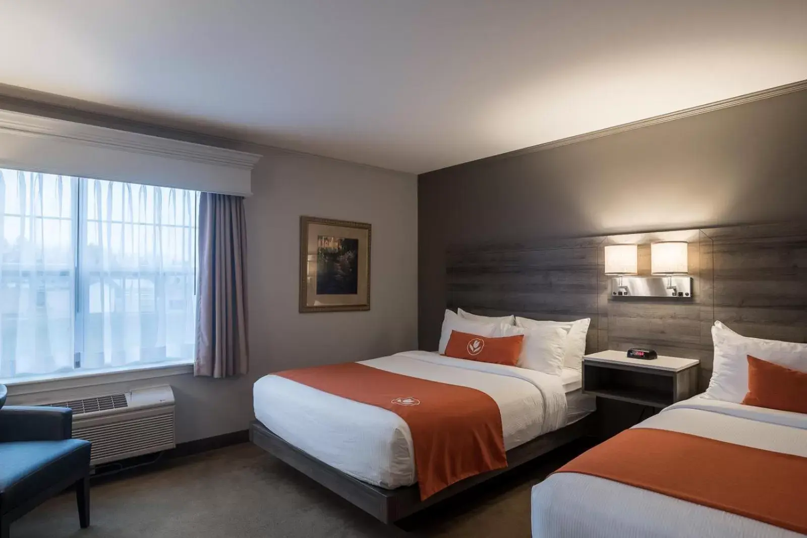 Bedroom, Bed in Amsterdam Inn & Suites Moncton