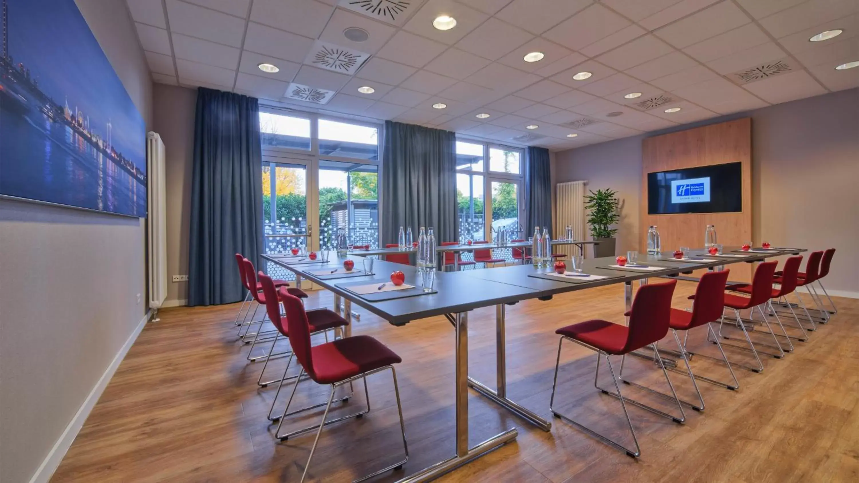 Meeting/conference room in Holiday Inn Express Duesseldorf City Nord, an IHG Hotel