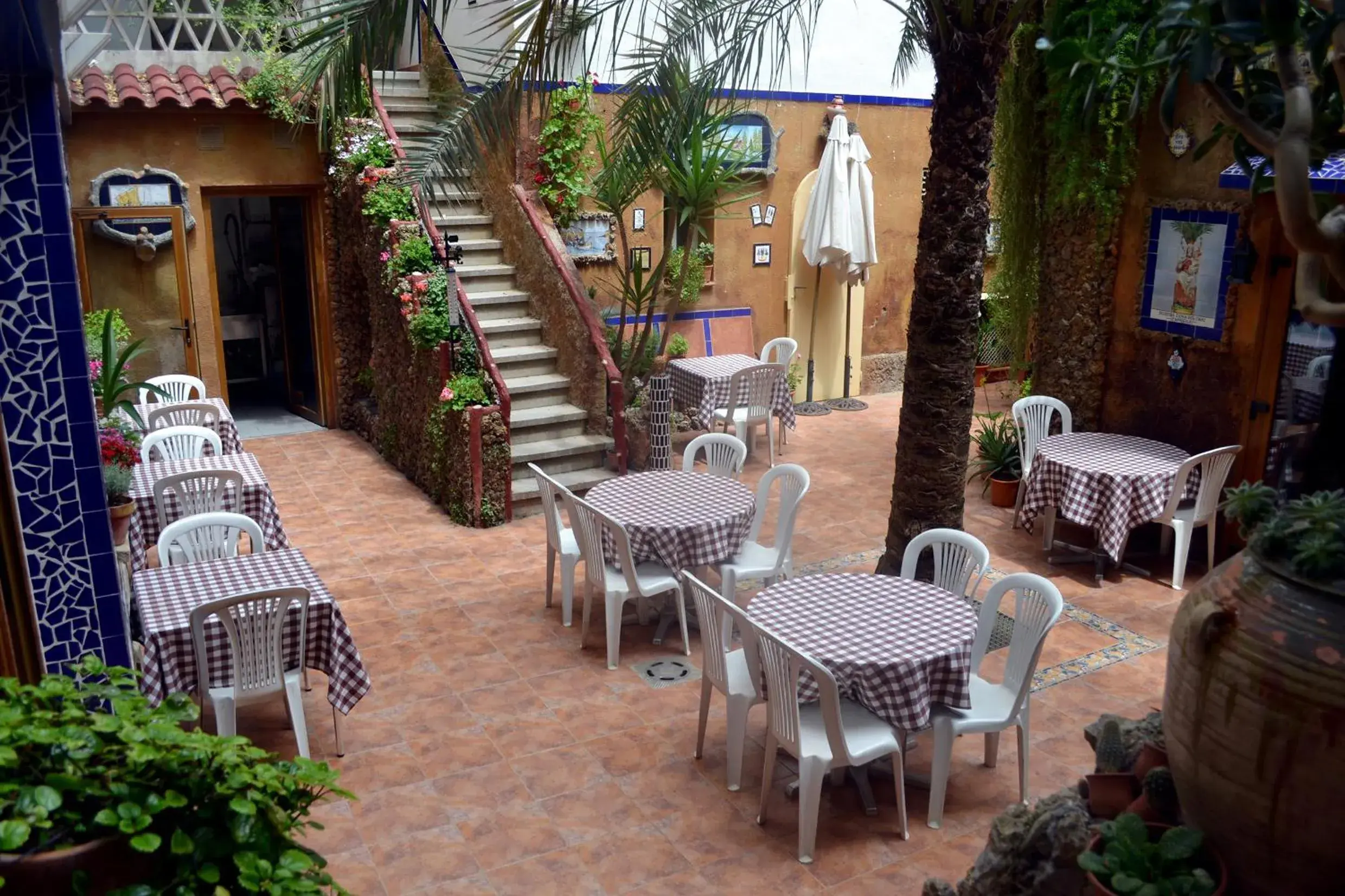 Patio, Restaurant/Places to Eat in El Cami Hotel