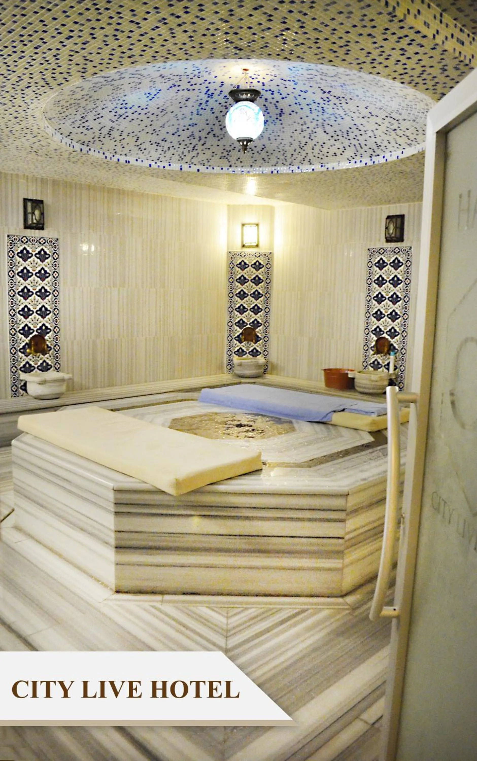 Steam room, Bed in City Live Hotel