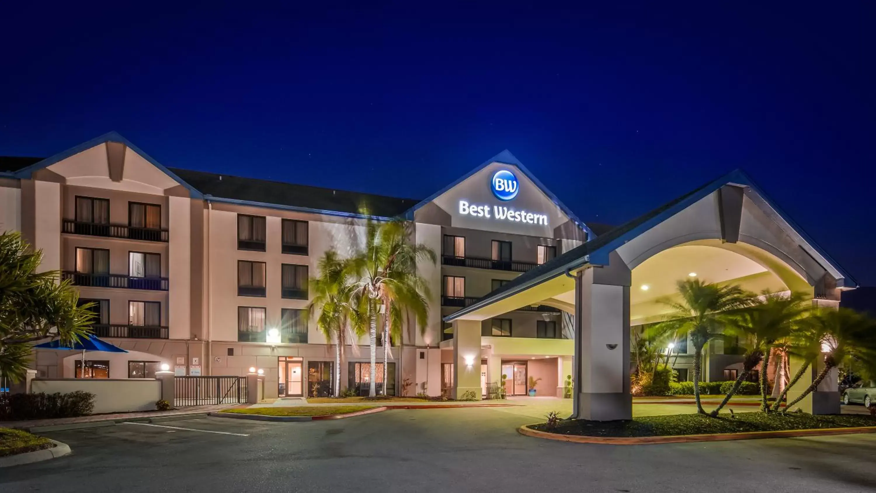 Facade/entrance, Property Building in Best Western Airport Inn Fort Myers