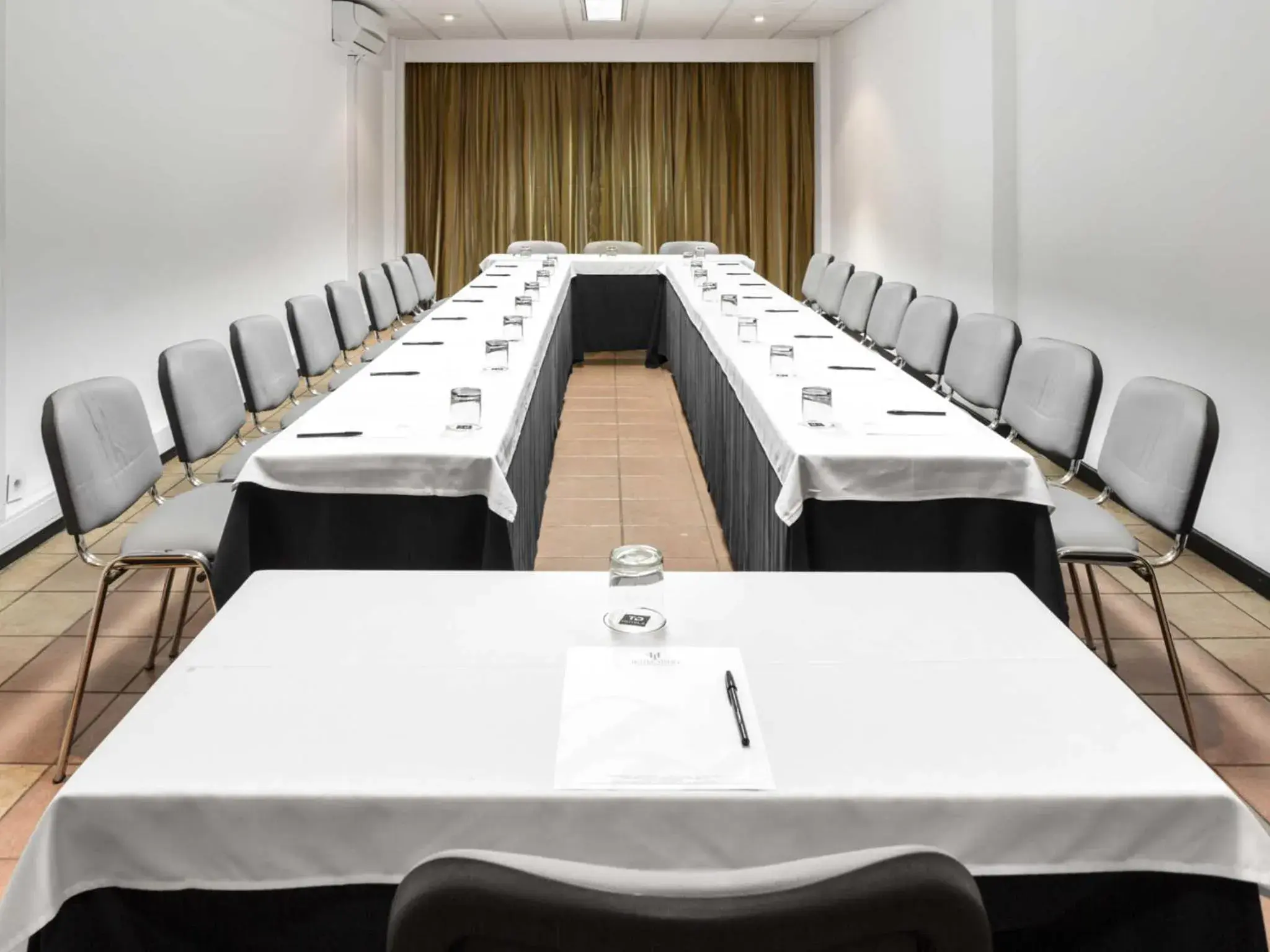 Banquet/Function facilities, Business Area/Conference Room in Tivoli Maputo
