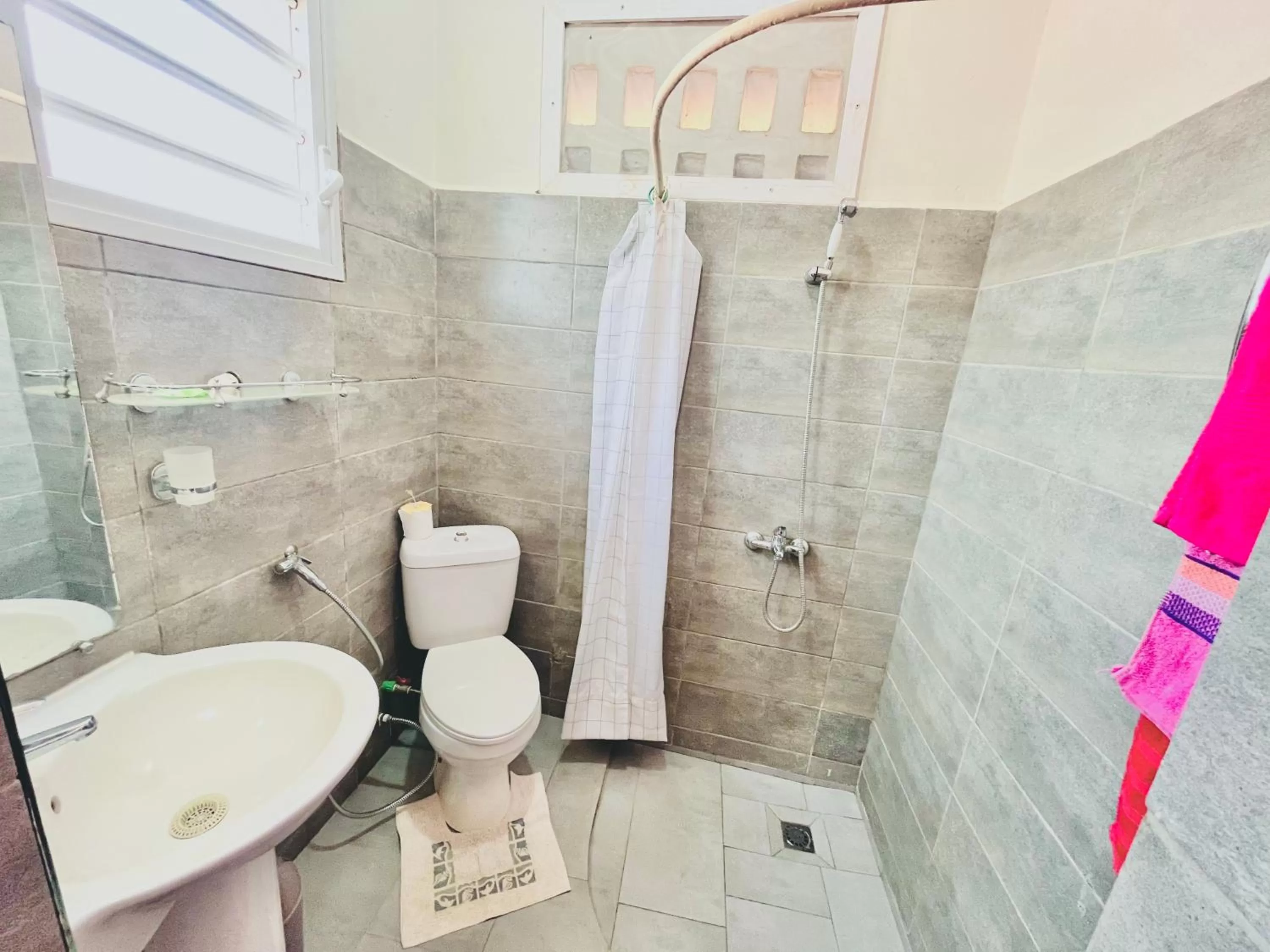 Shower, Bathroom in Régina Lodge Diégo Suarez Madagascar