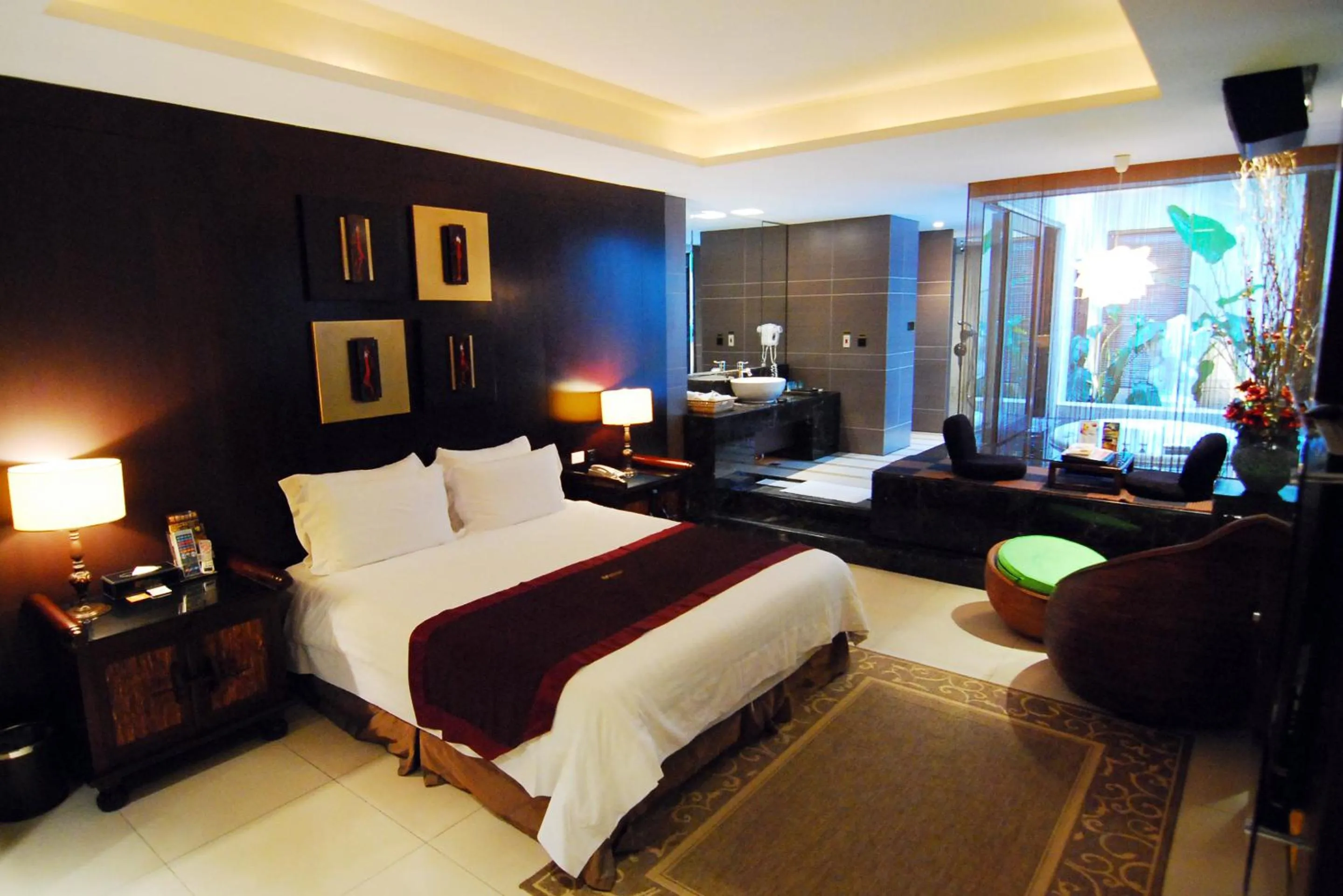 Photo of the whole room, Bed in Yes Motel