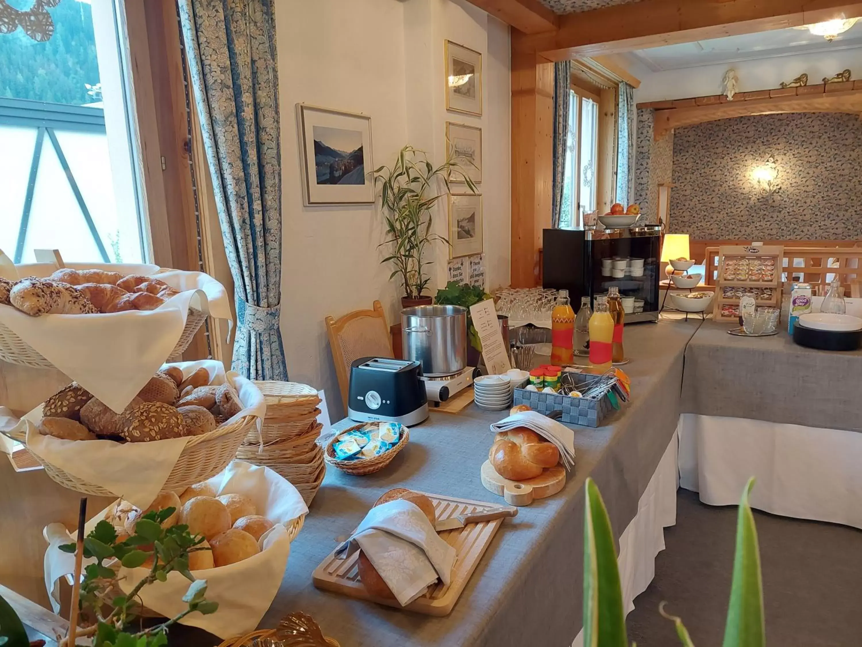 Buffet breakfast, Breakfast in Hotel Bündnerhof