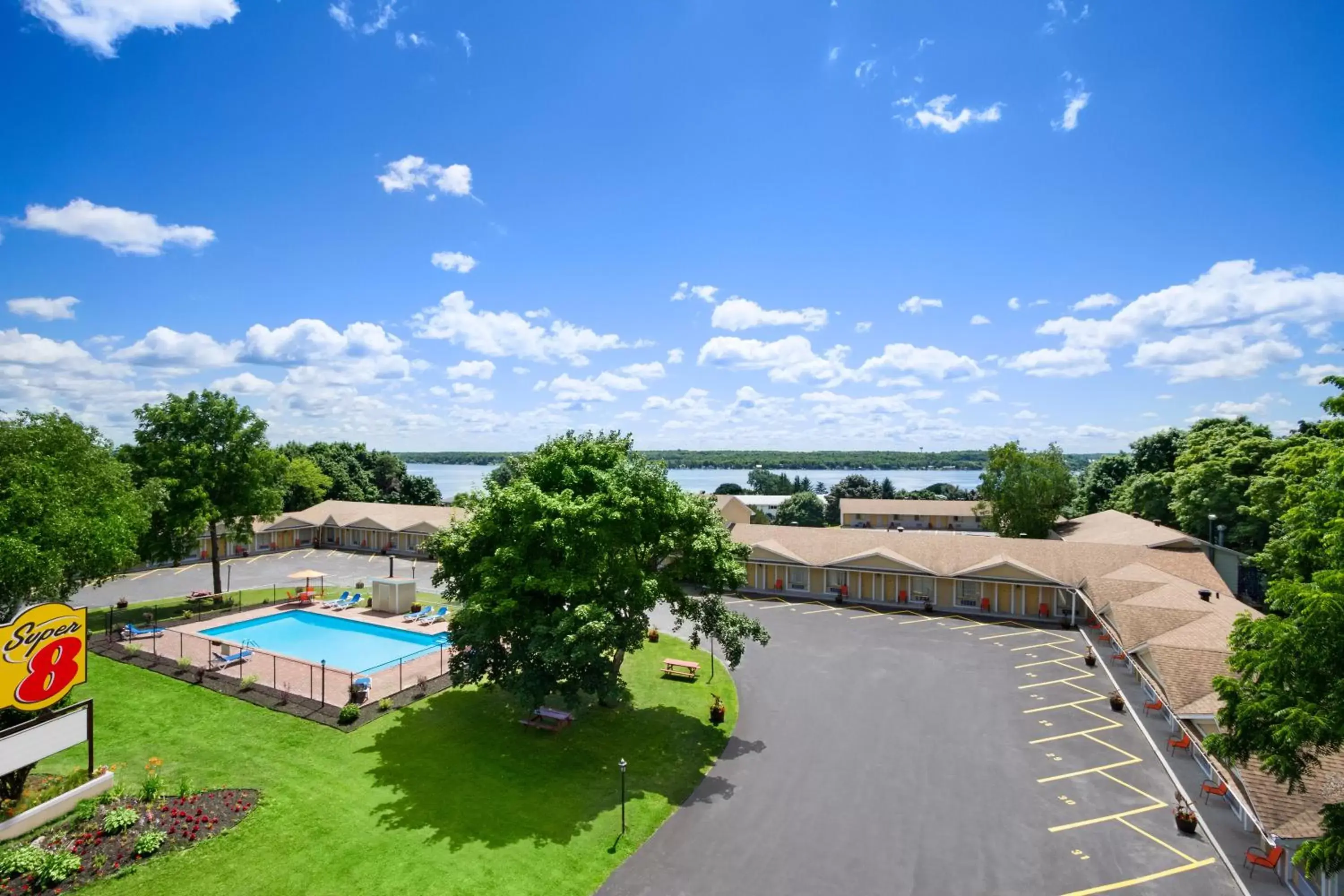 Facade/entrance, Pool View in Super 8 by Wyndham Brockville