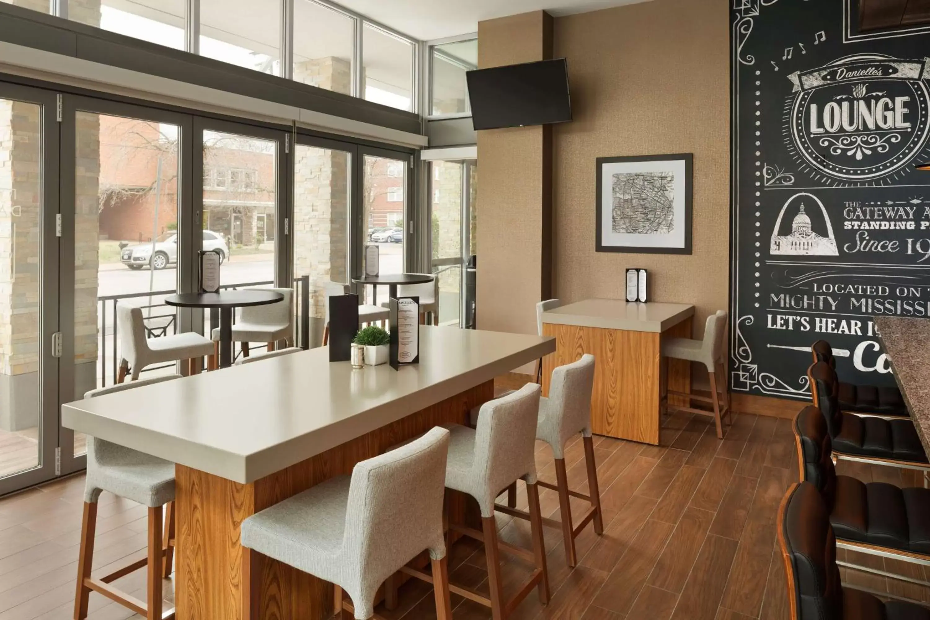 Lounge or bar, Restaurant/Places to Eat in Hampton Inn and Suites Clayton/St. Louis-Galleria Area