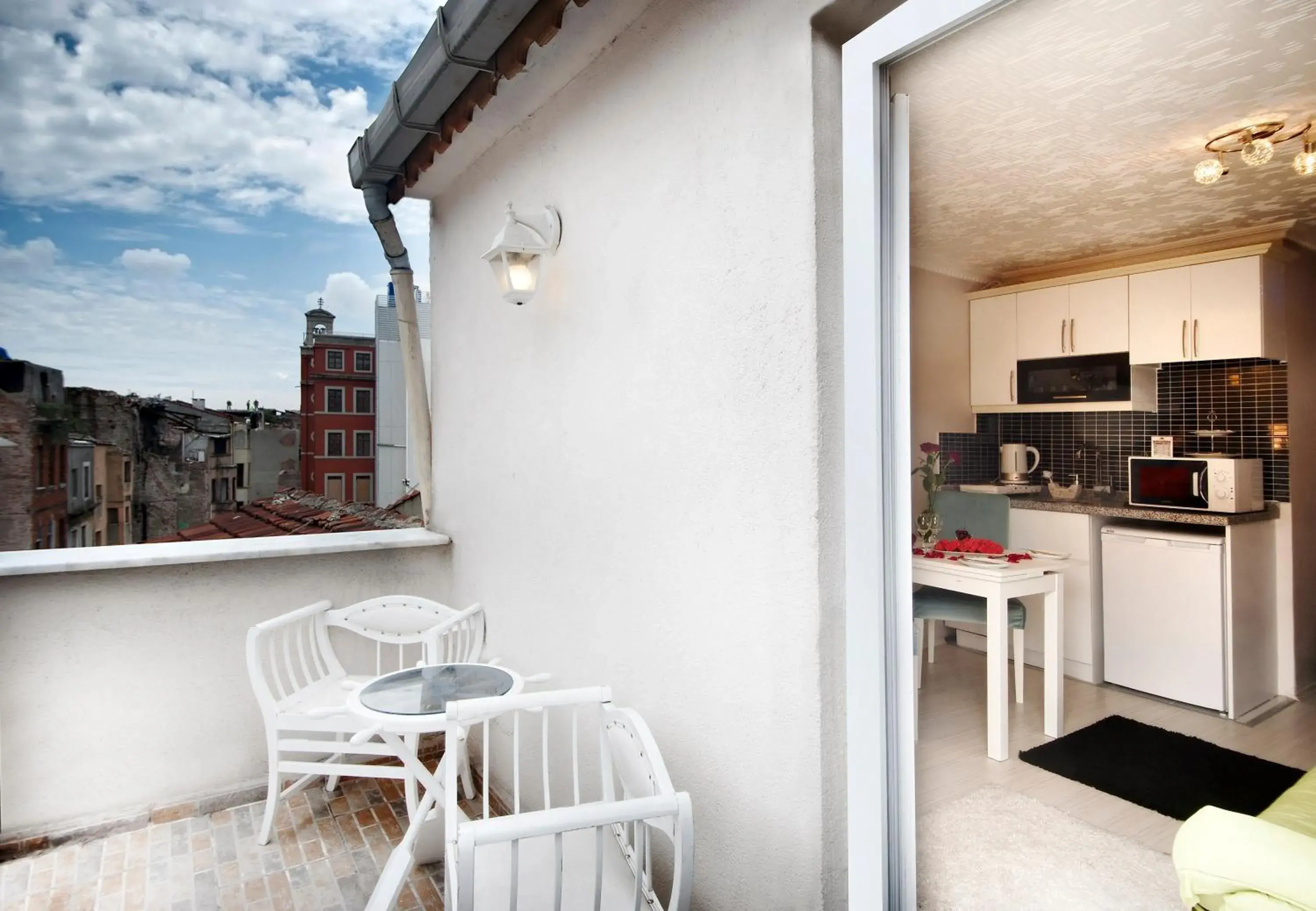 Balcony/Terrace, Kitchen/Kitchenette in Lemon Residence