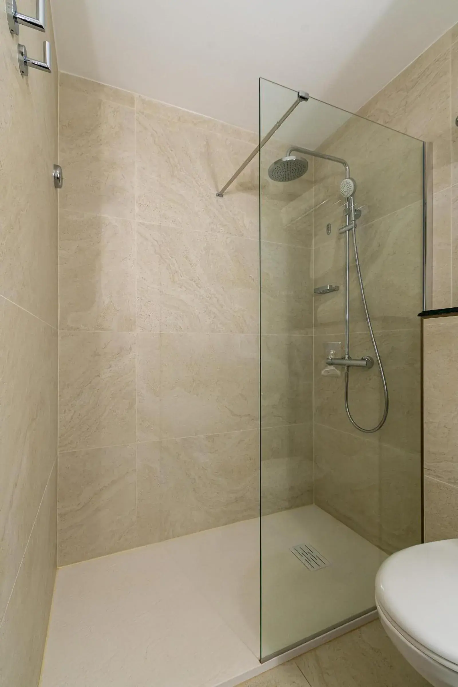 Shower, Bathroom in HOTEL CORSICA