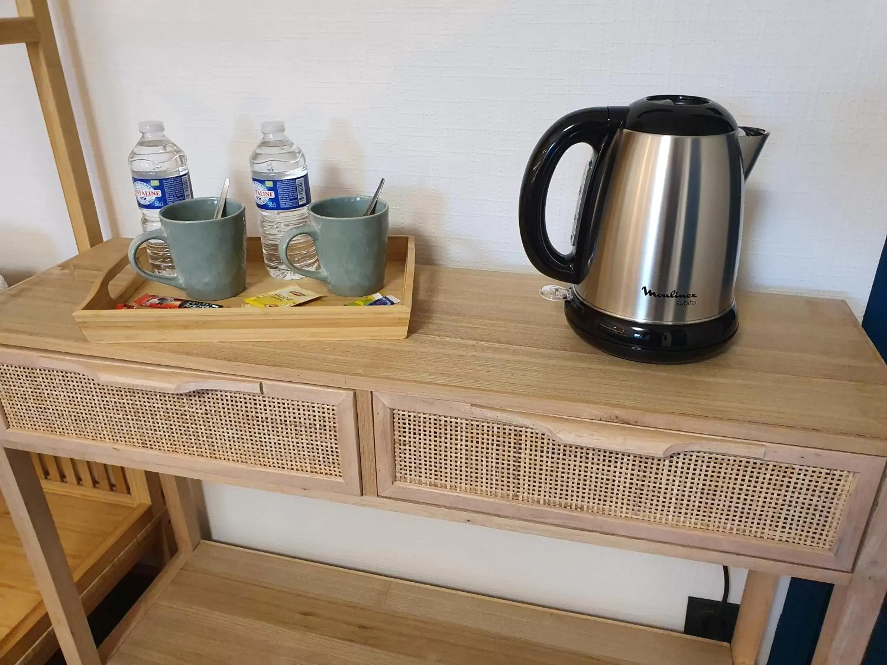 Coffee/Tea Facilities in Logis Hôtel Restaurant L'Odyssée Champêtre