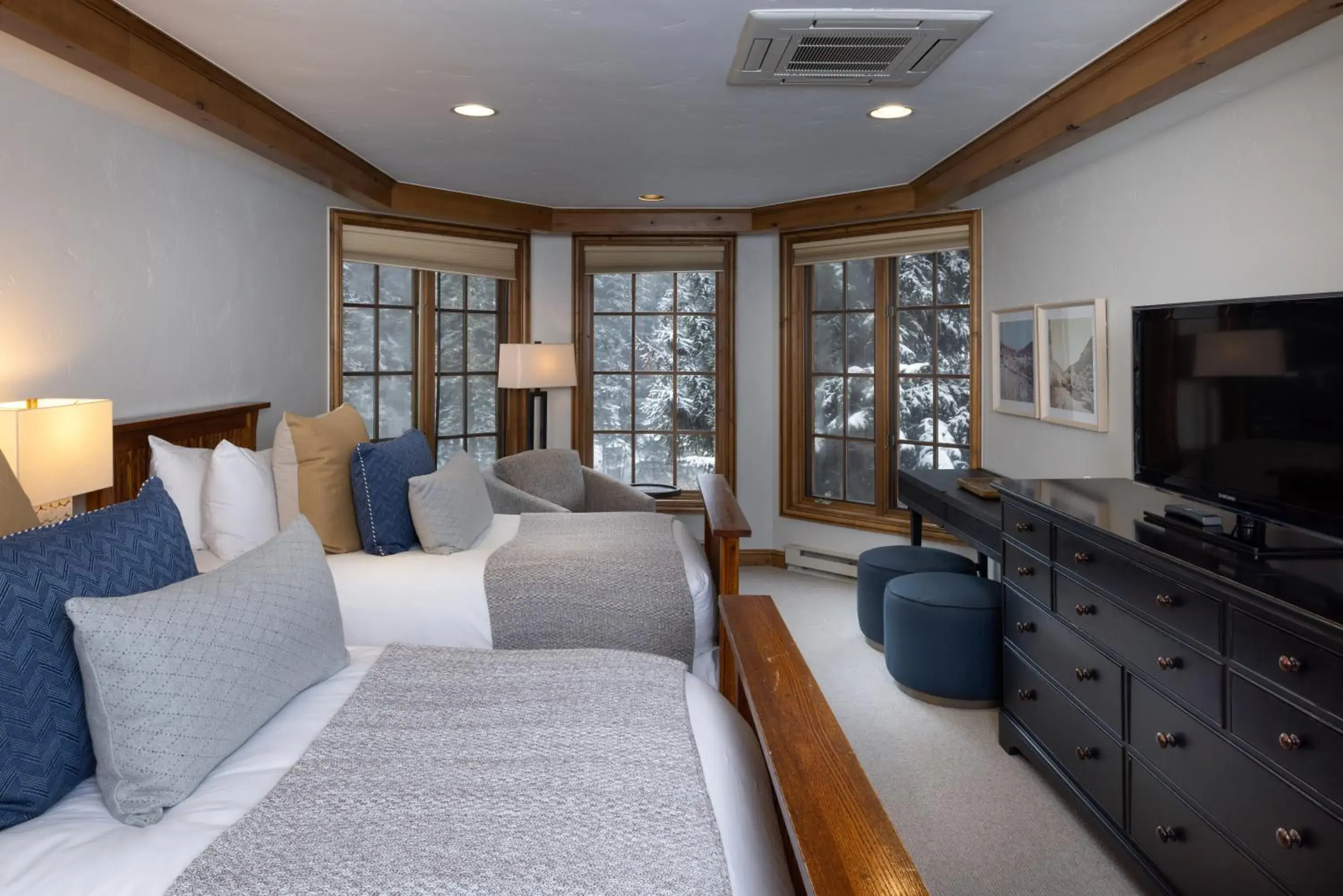 Bedroom, Seating Area in Gravity Haus Vail