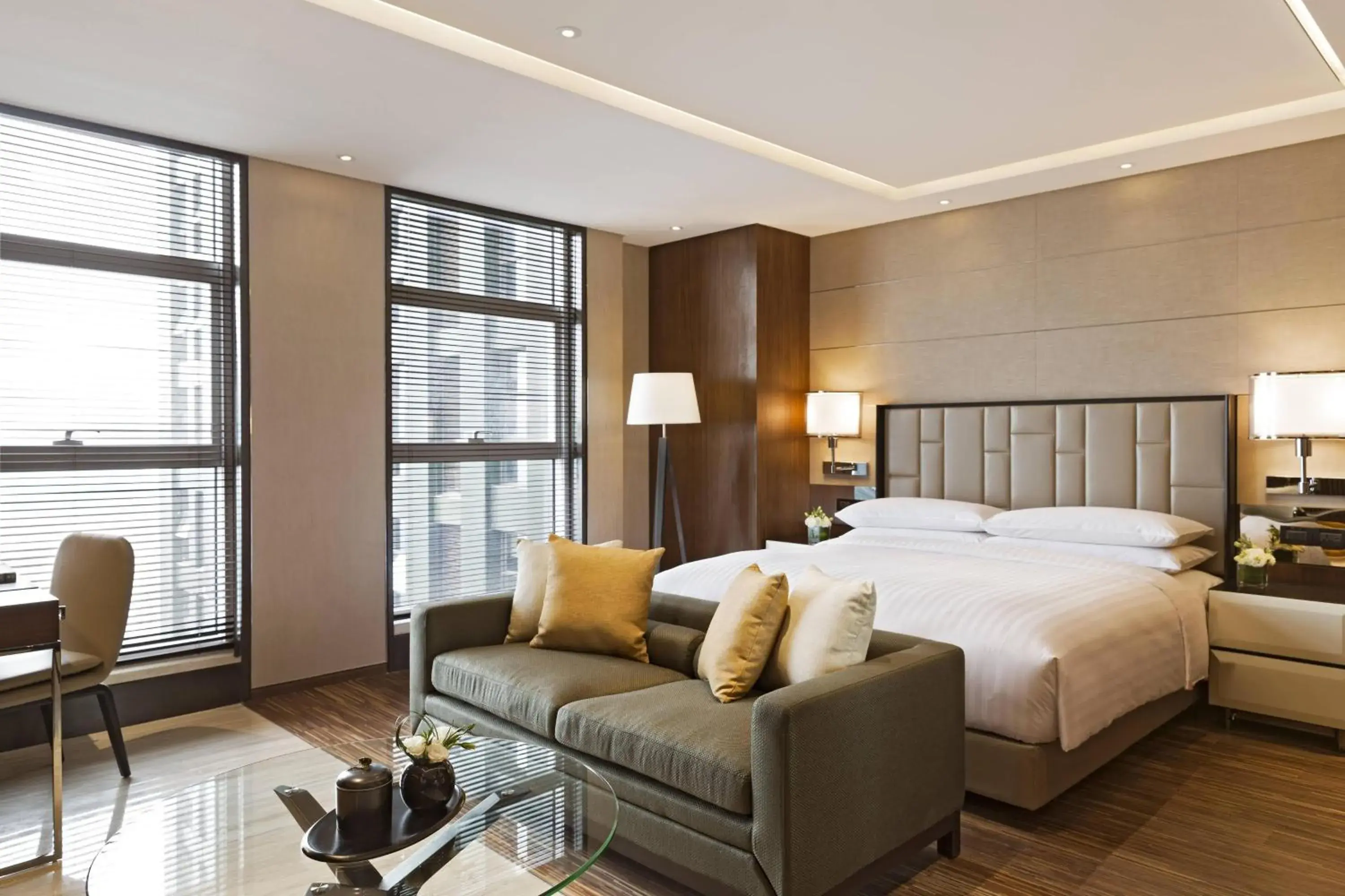 Photo of the whole room, Bed in The Fairway Place, Xi'an - Marriott Executive Apartments