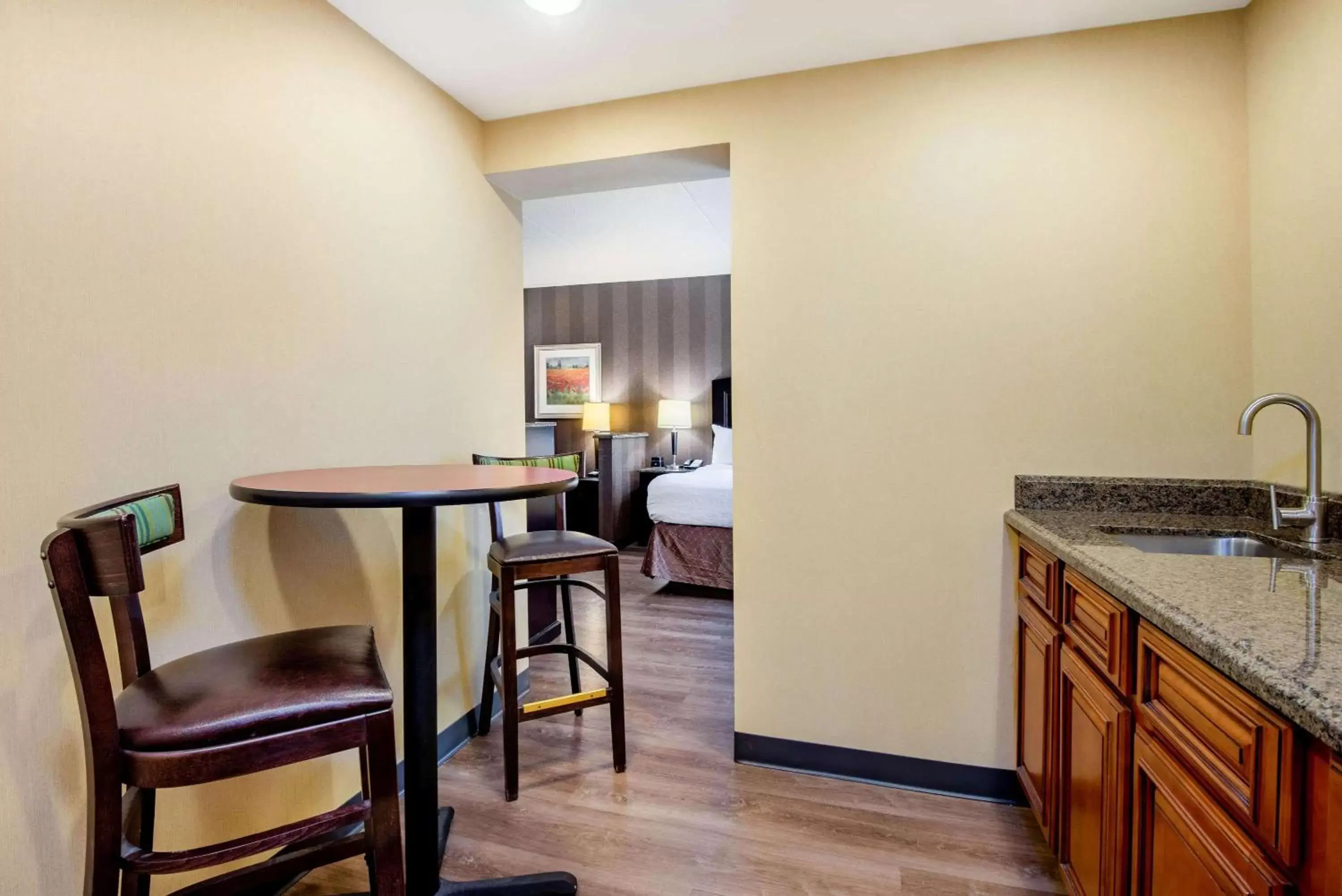 Photo of the whole room, Kitchen/Kitchenette in La Quinta Inn & Suites Bel Air