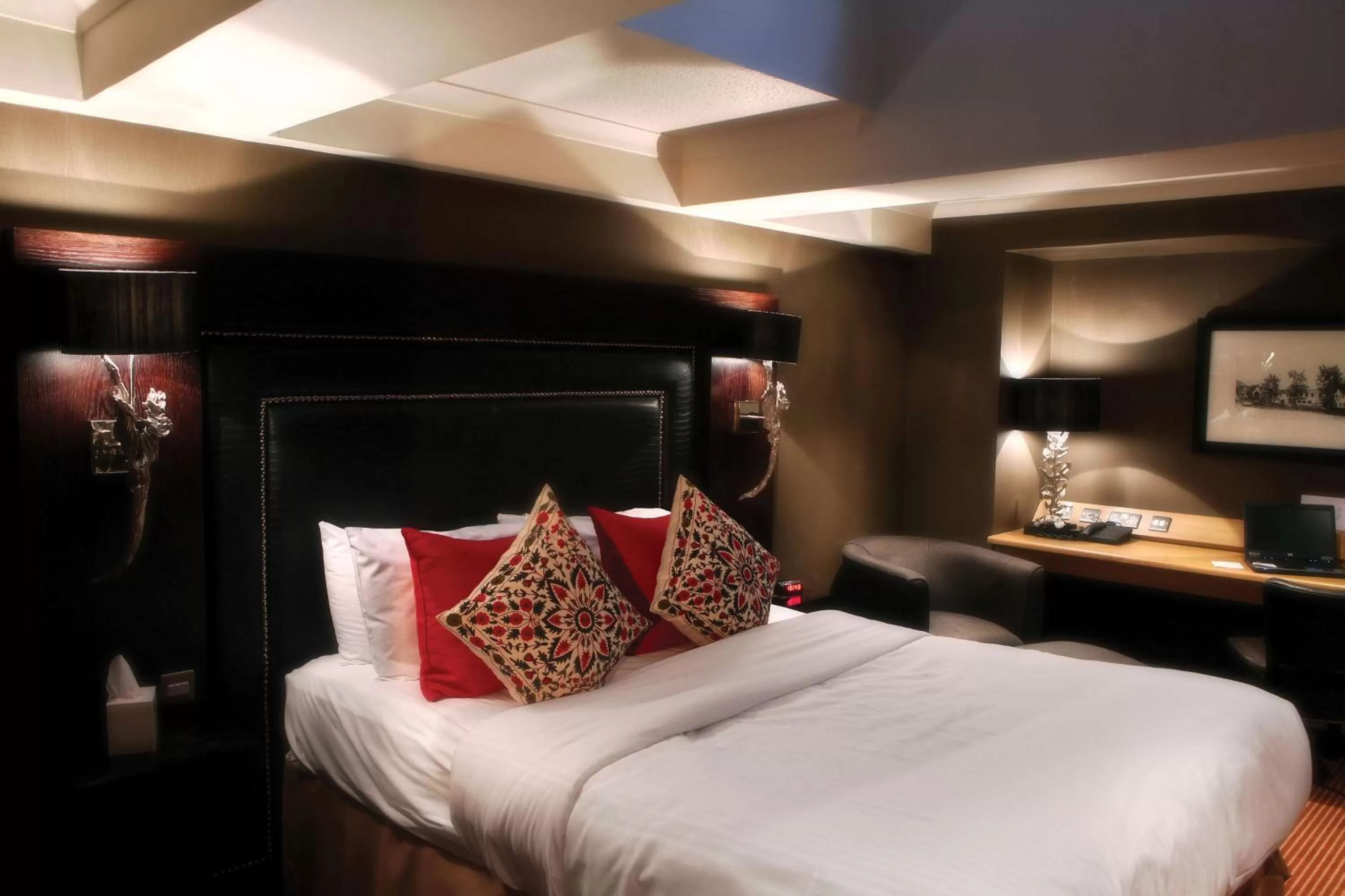 Photo of the whole room, Bed in Eglinton Arms Hotel, BW Premier Collection