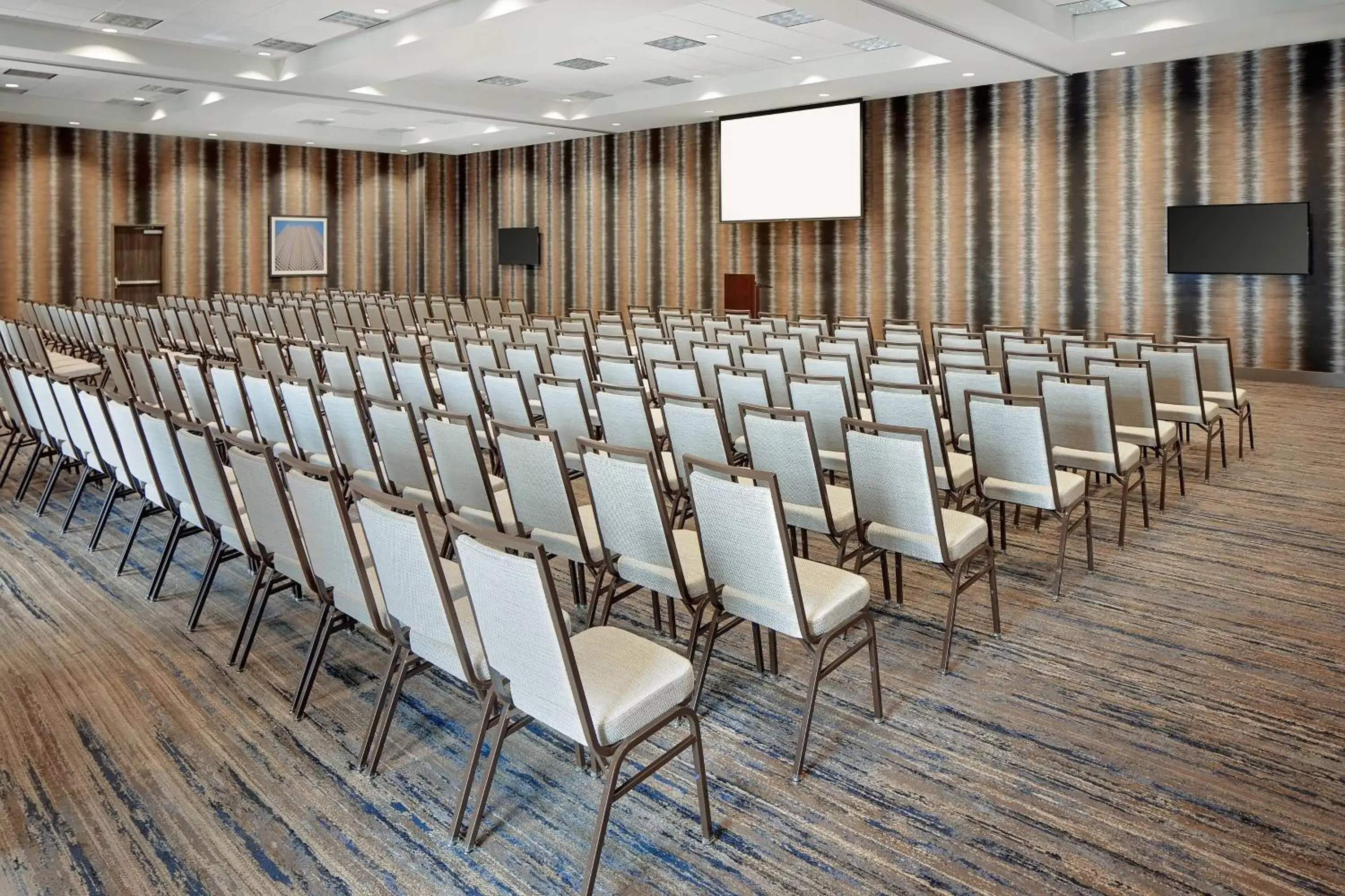 Meeting/conference room in Courtyard by Marriott Dallas Downtown/Reunion District