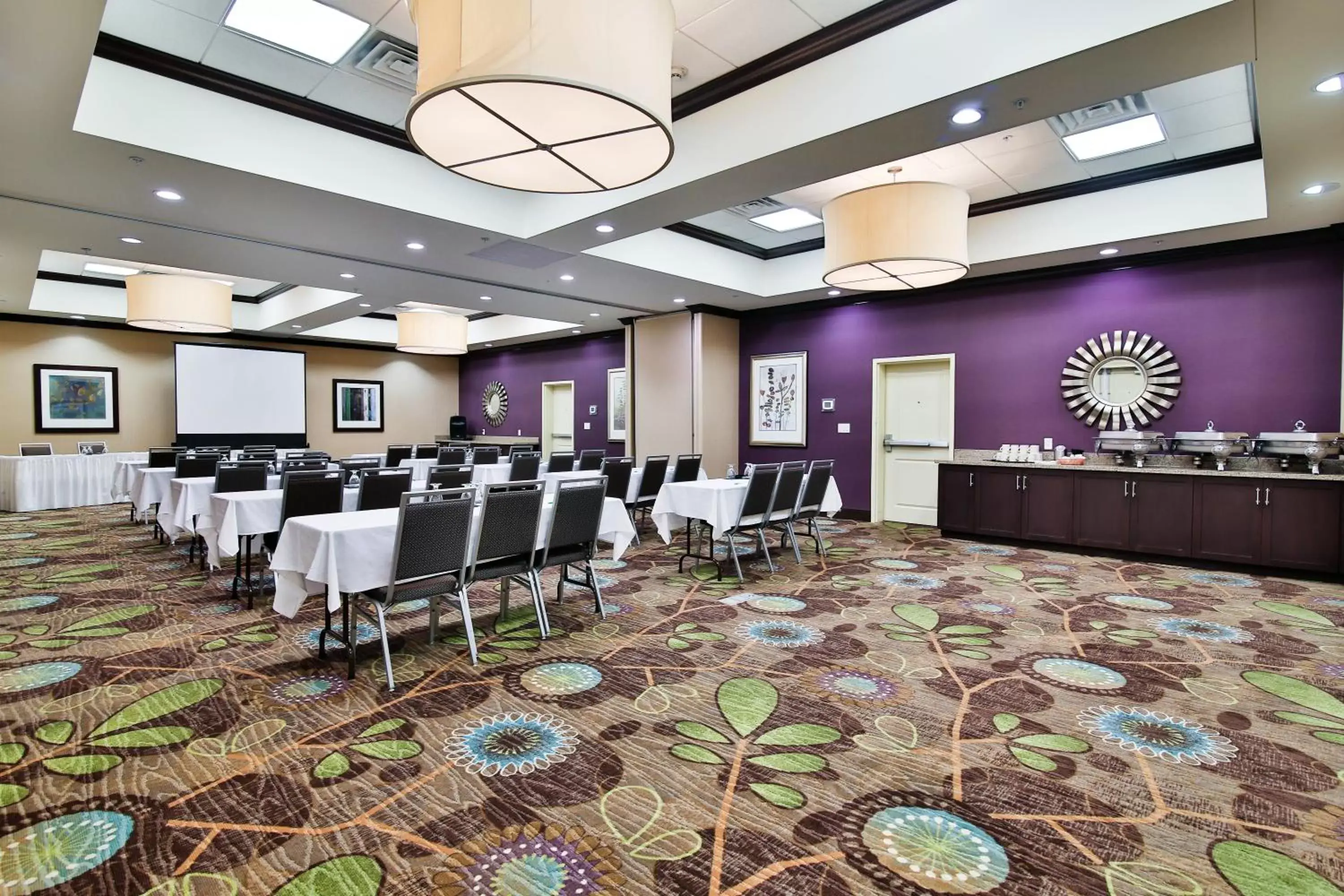 Meeting/conference room in Holiday Inn Bismarck, an IHG Hotel