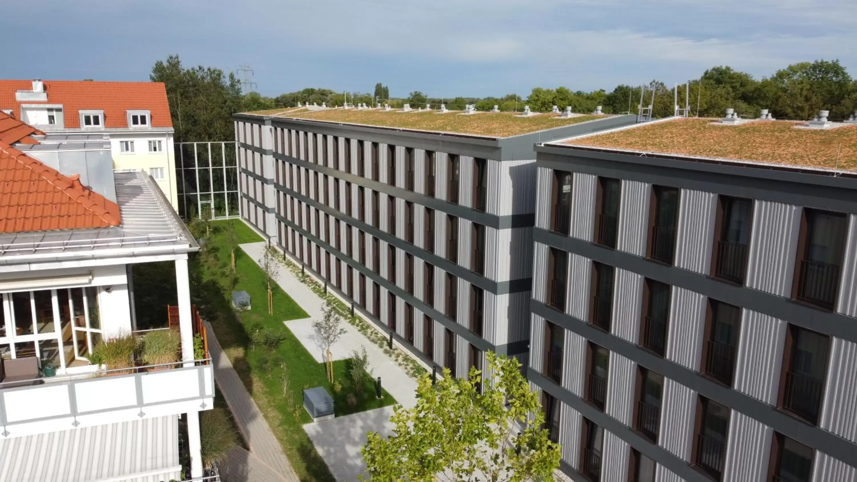 Property building in FreshSuites & Bar Property building in FreshSuites & Bar