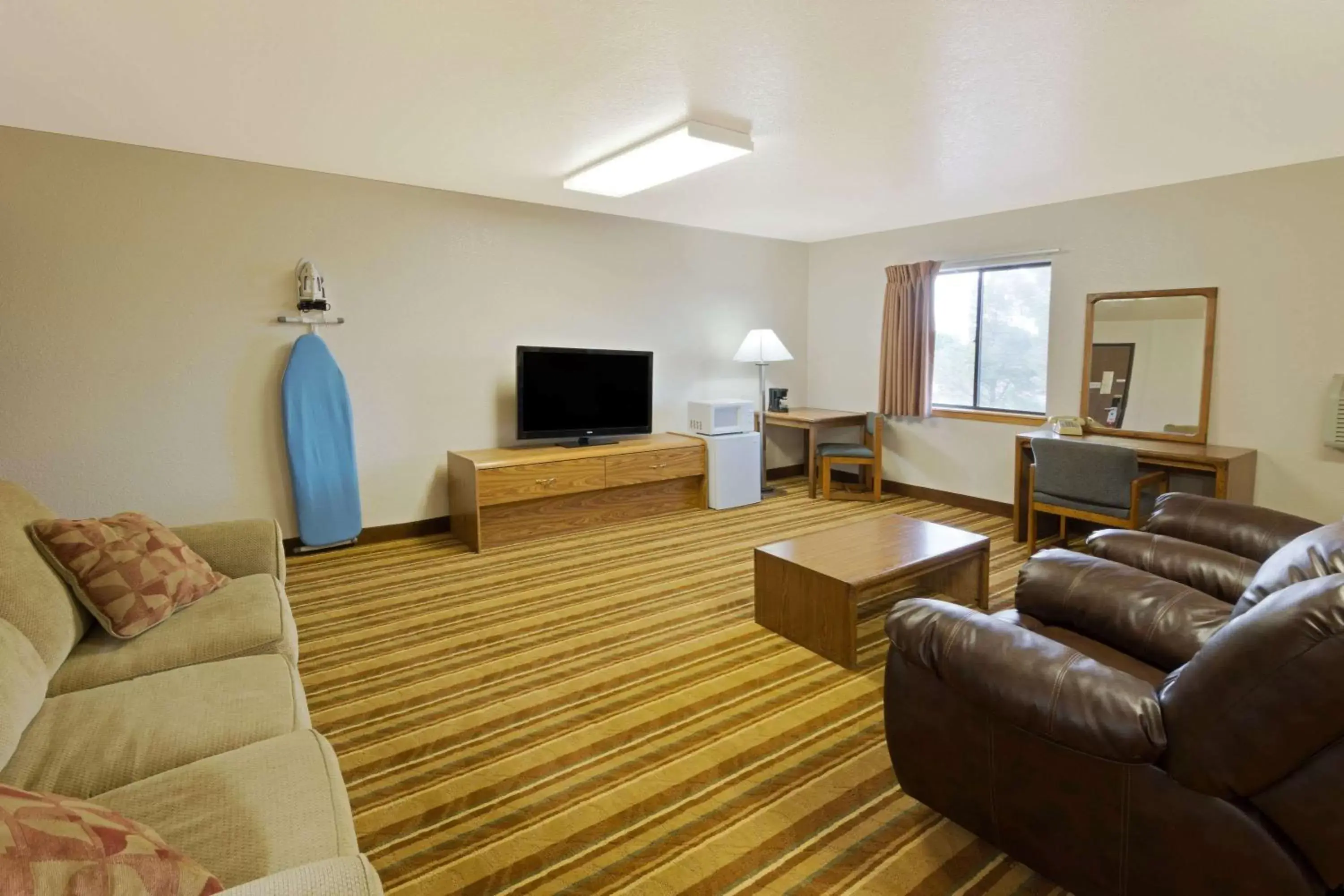 Photo of the whole room, Seating Area in Super 8 by Wyndham Las Cruces/White Sands Area