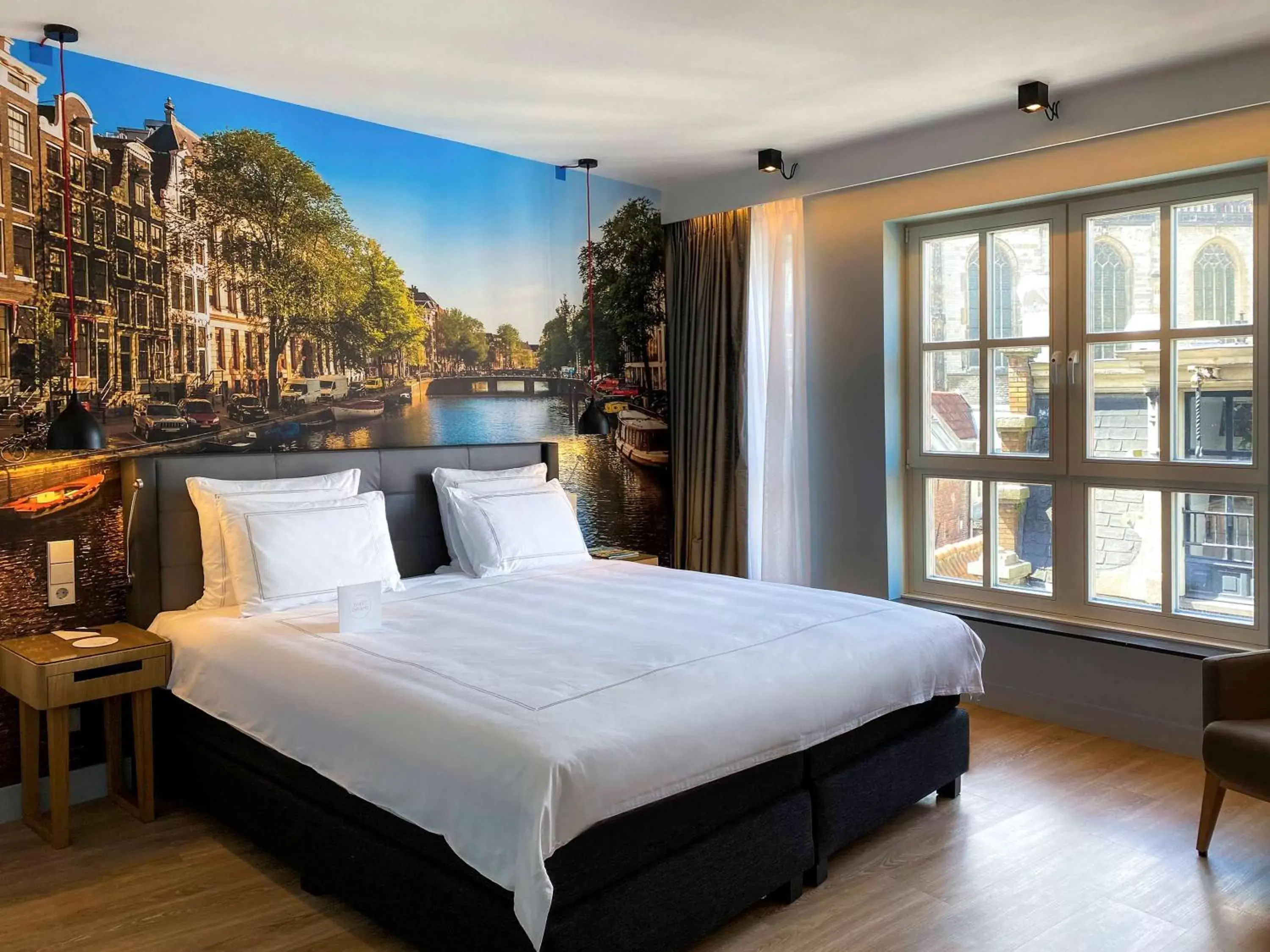 Photo of the whole room, Bed in Swissôtel Amsterdam