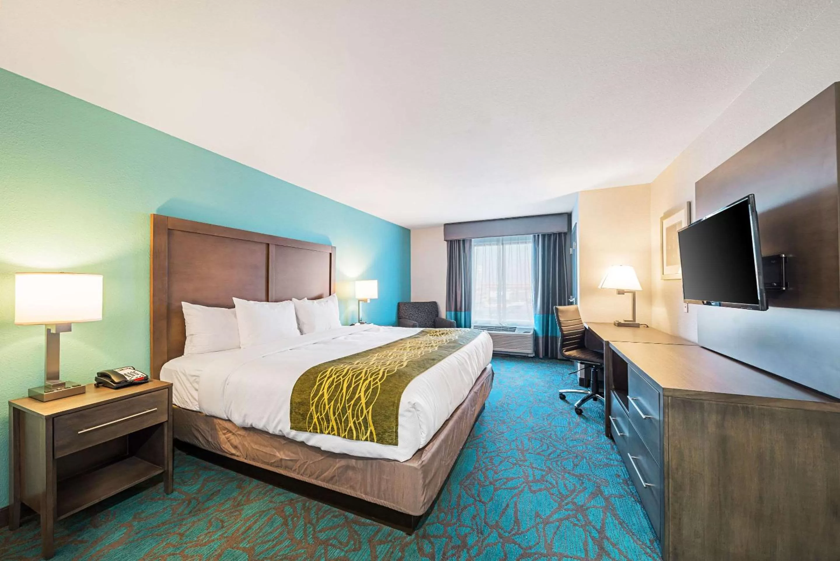Photo of the whole room, Bed in Comfort Inn & Suites Oklahoma City near Bricktown