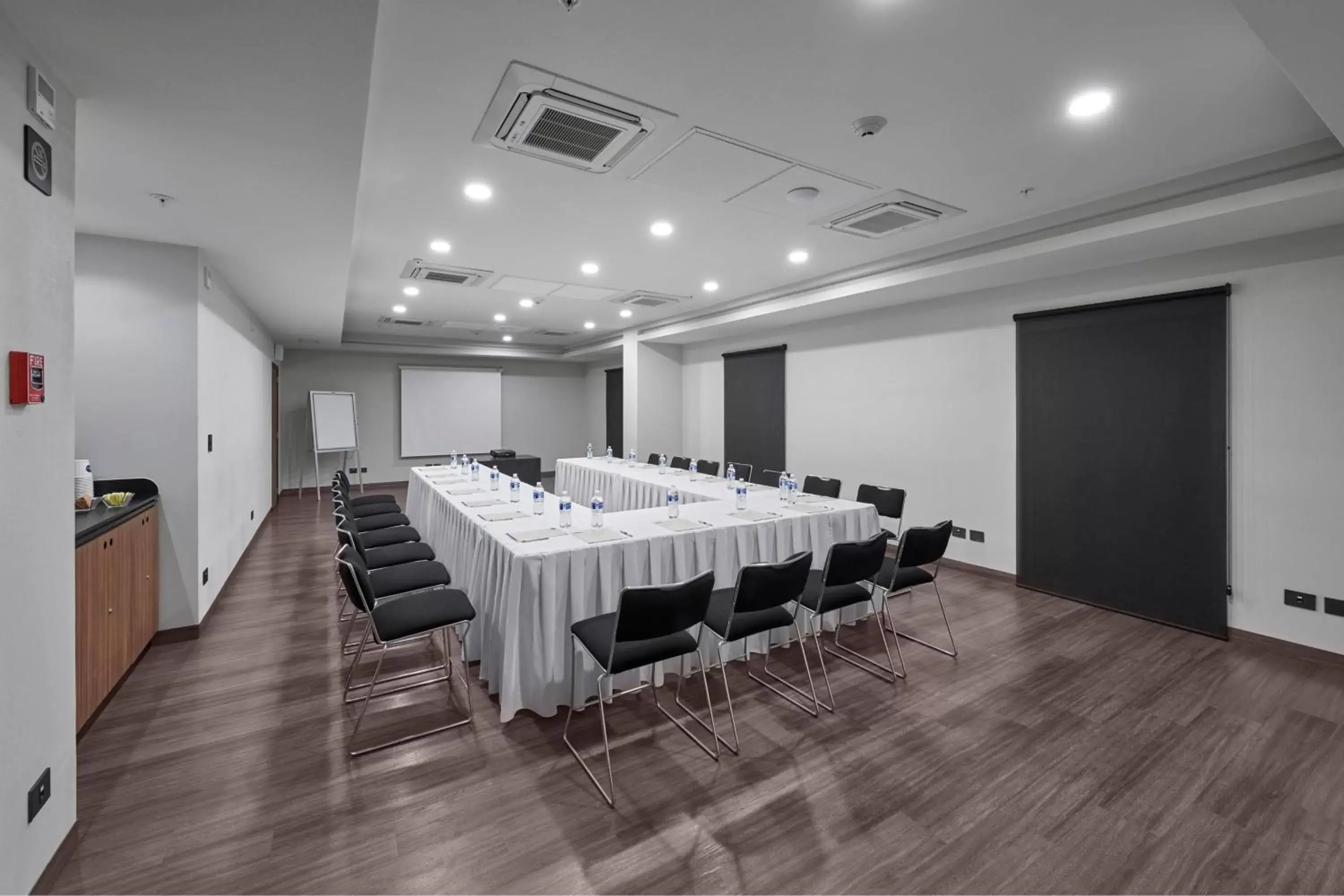 Meeting/conference room in City Express by Marriott Monterrey Lindavista