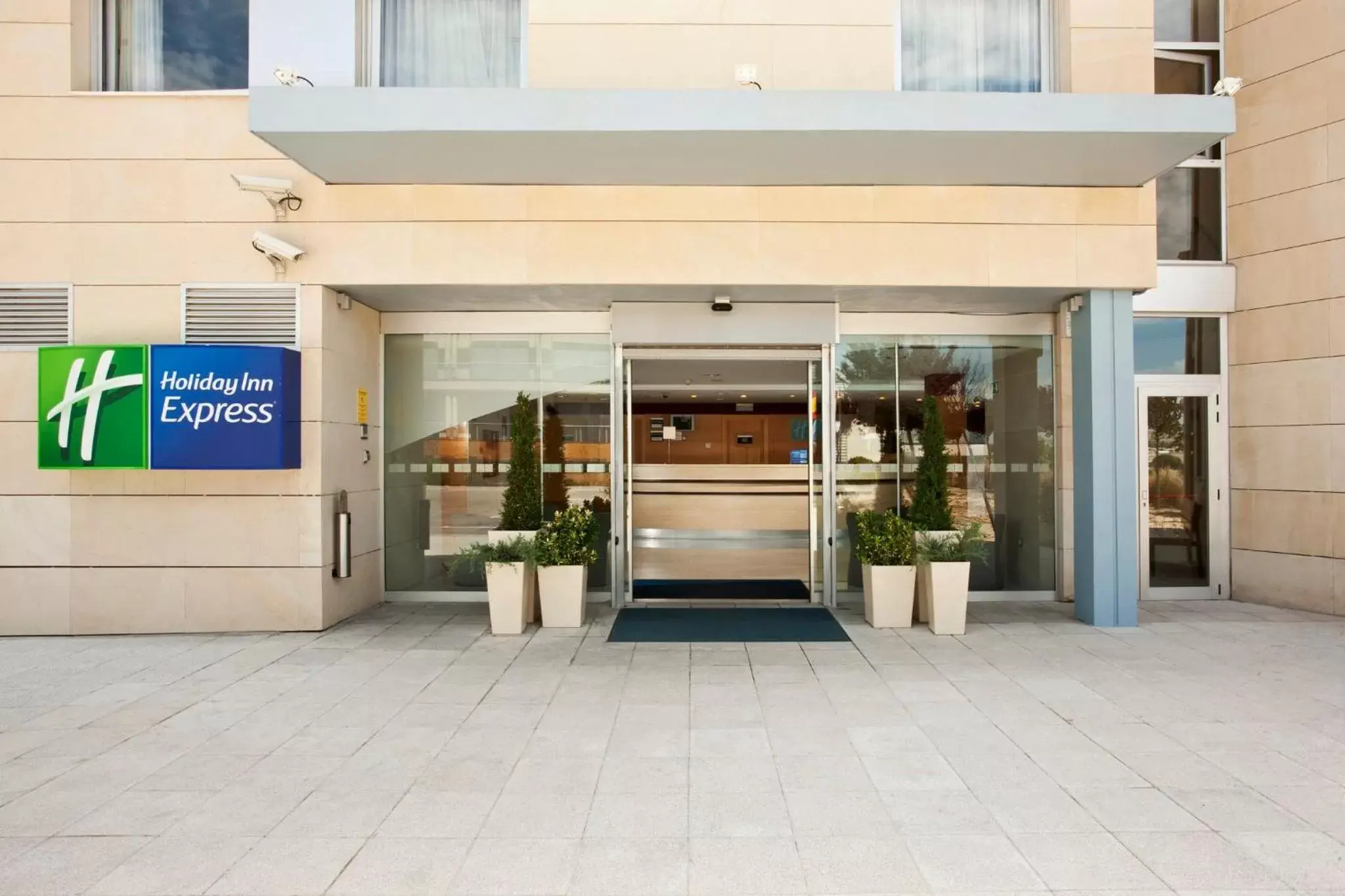 Property building in Hotel Holiday Inn Express Madrid-Rivas