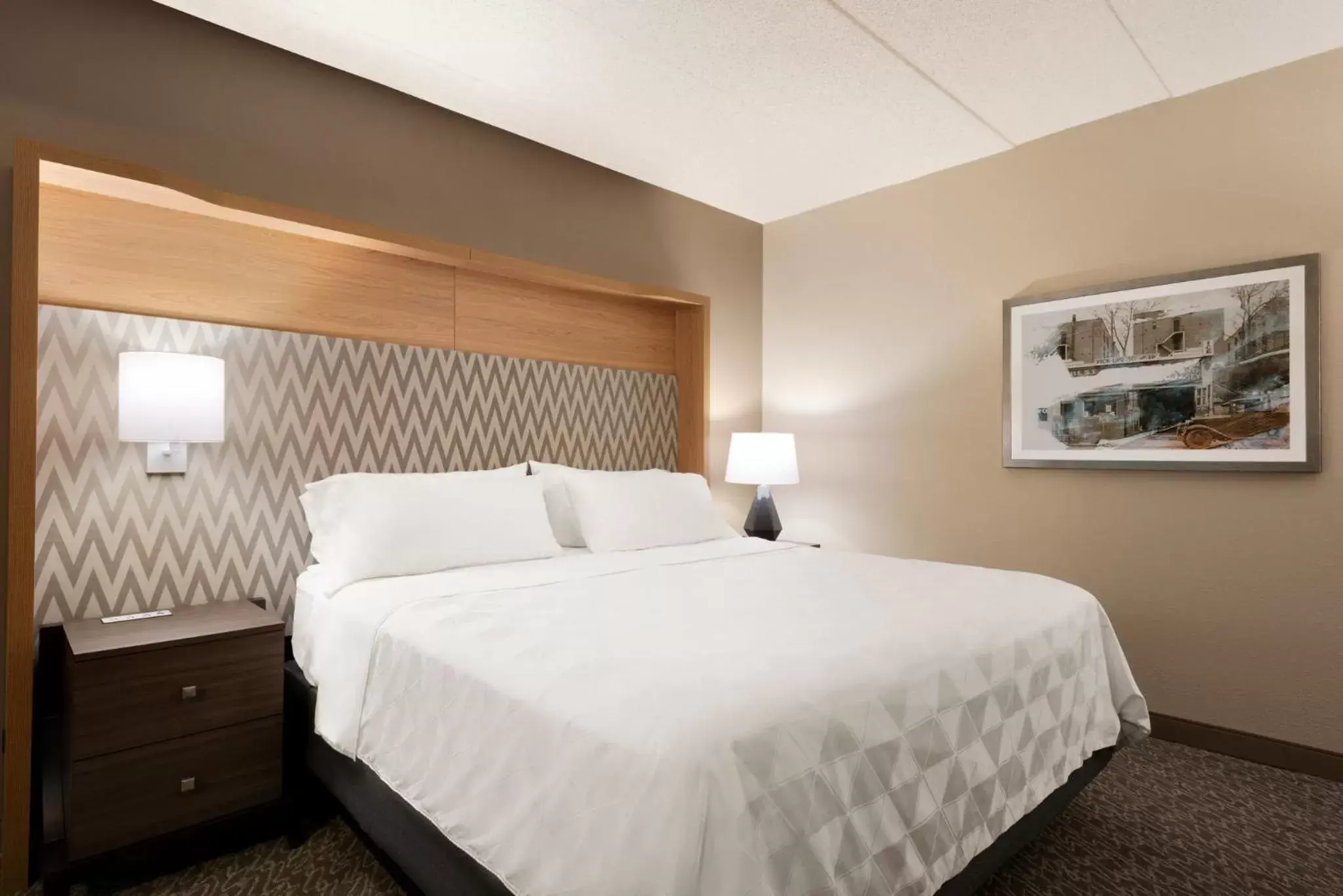 Photo of the whole room, Bed in Holiday Inn Hotel & Suites Council Bluffs, an IHG Hotel