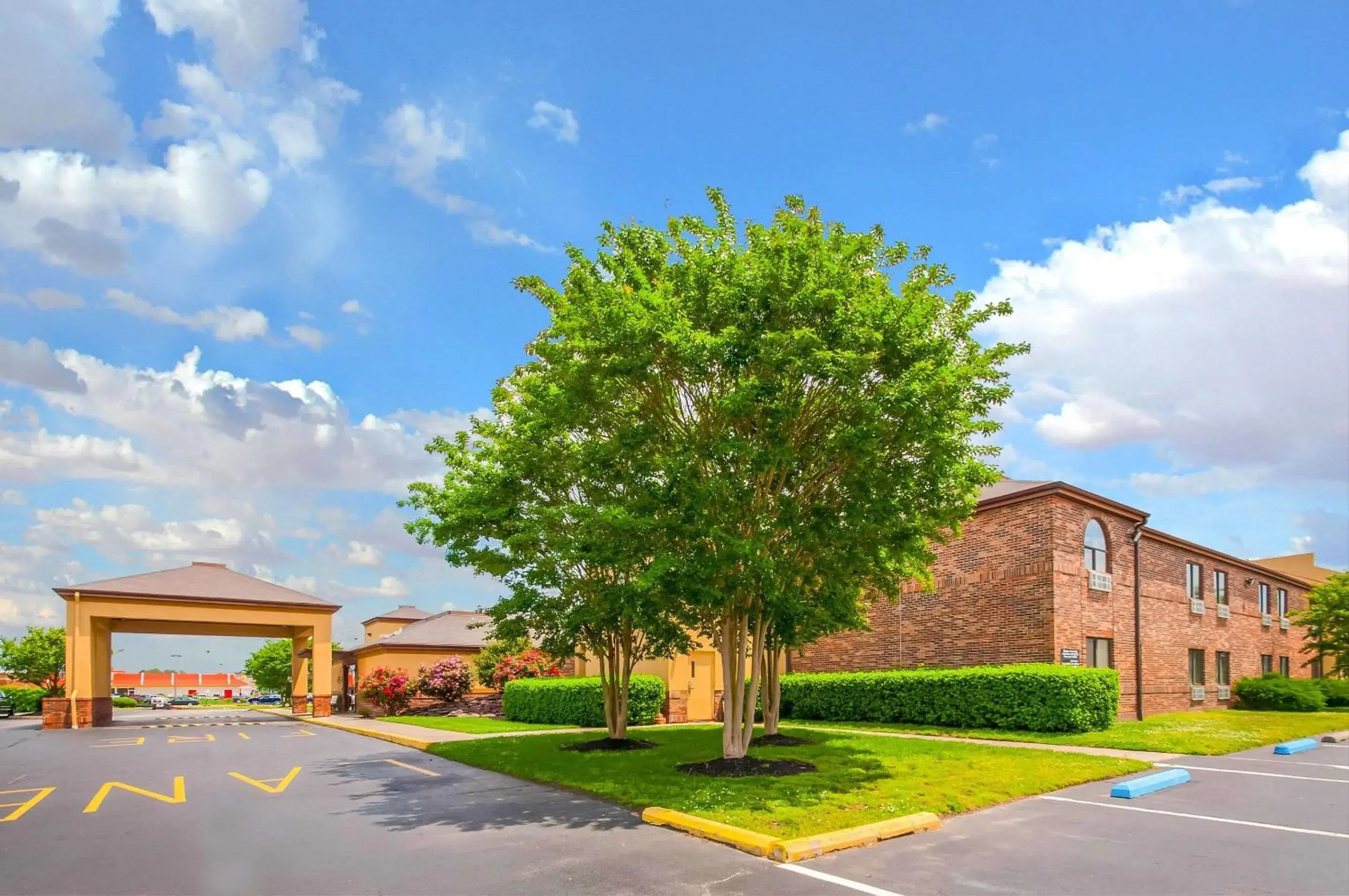 Property building in Quality Inn Property building in Quality Inn