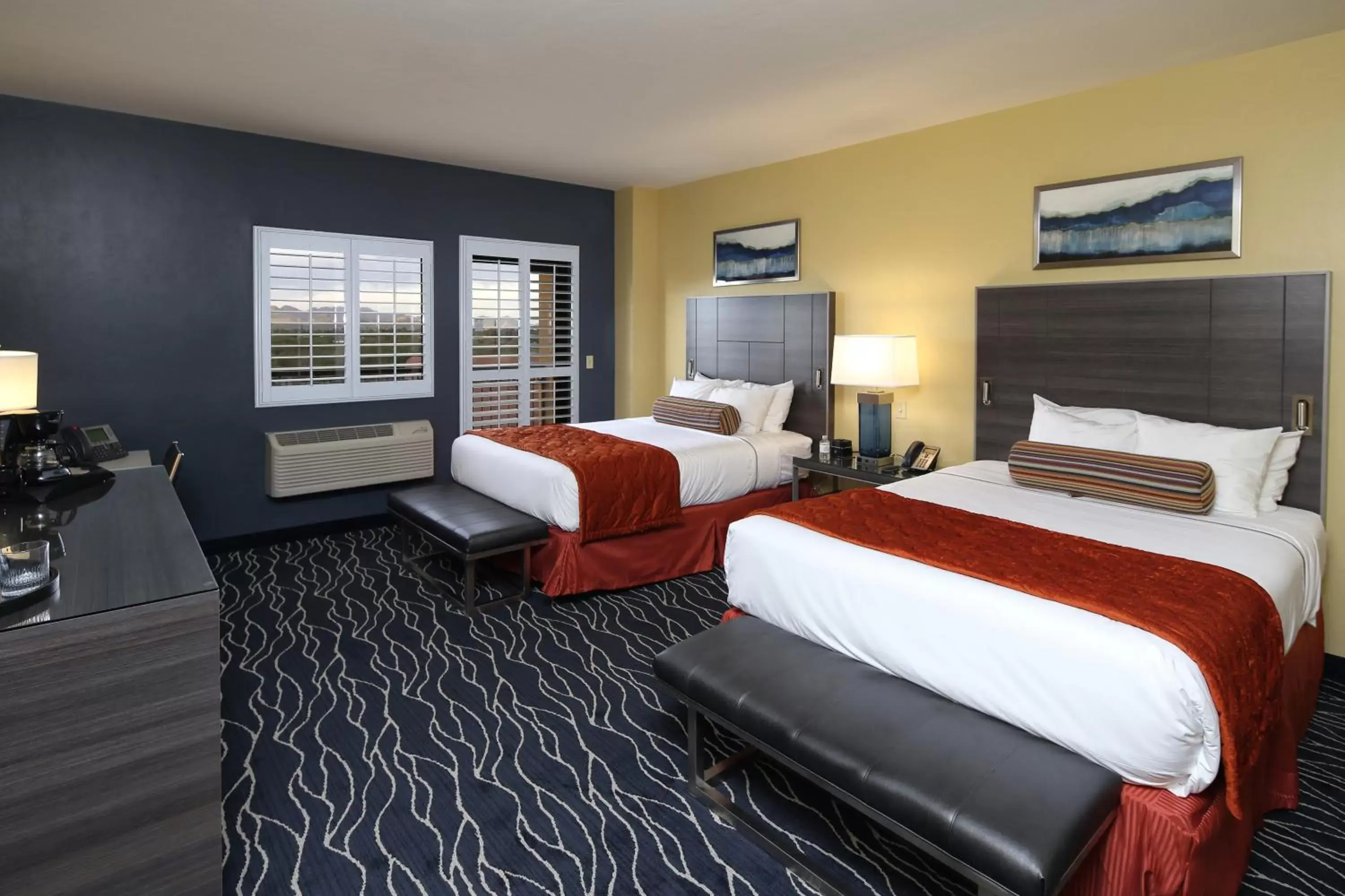 Photo of the whole room, Bed in Desert Diamond Casino