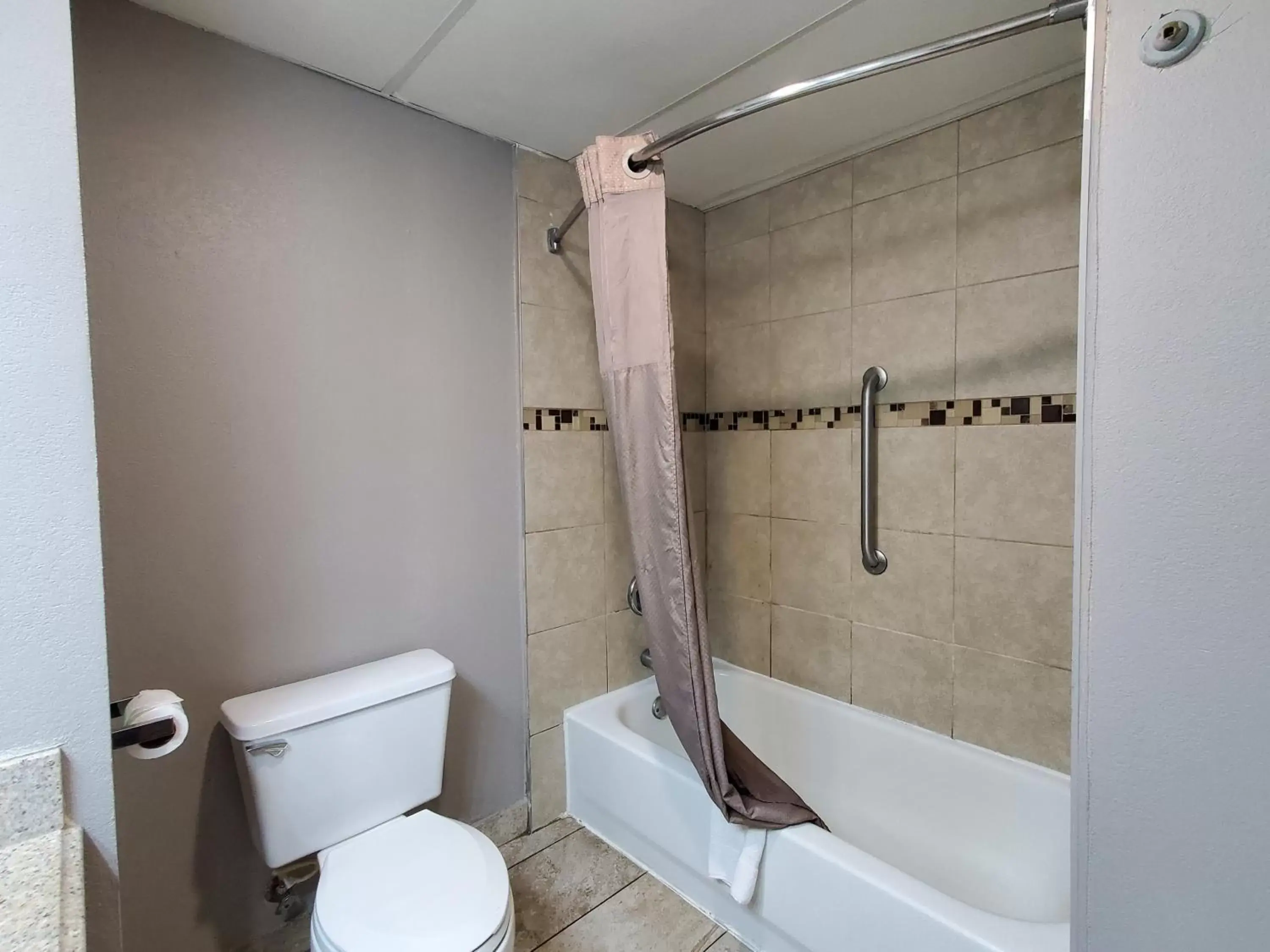 Bathroom in Motel 6-Pine Bluff, AR