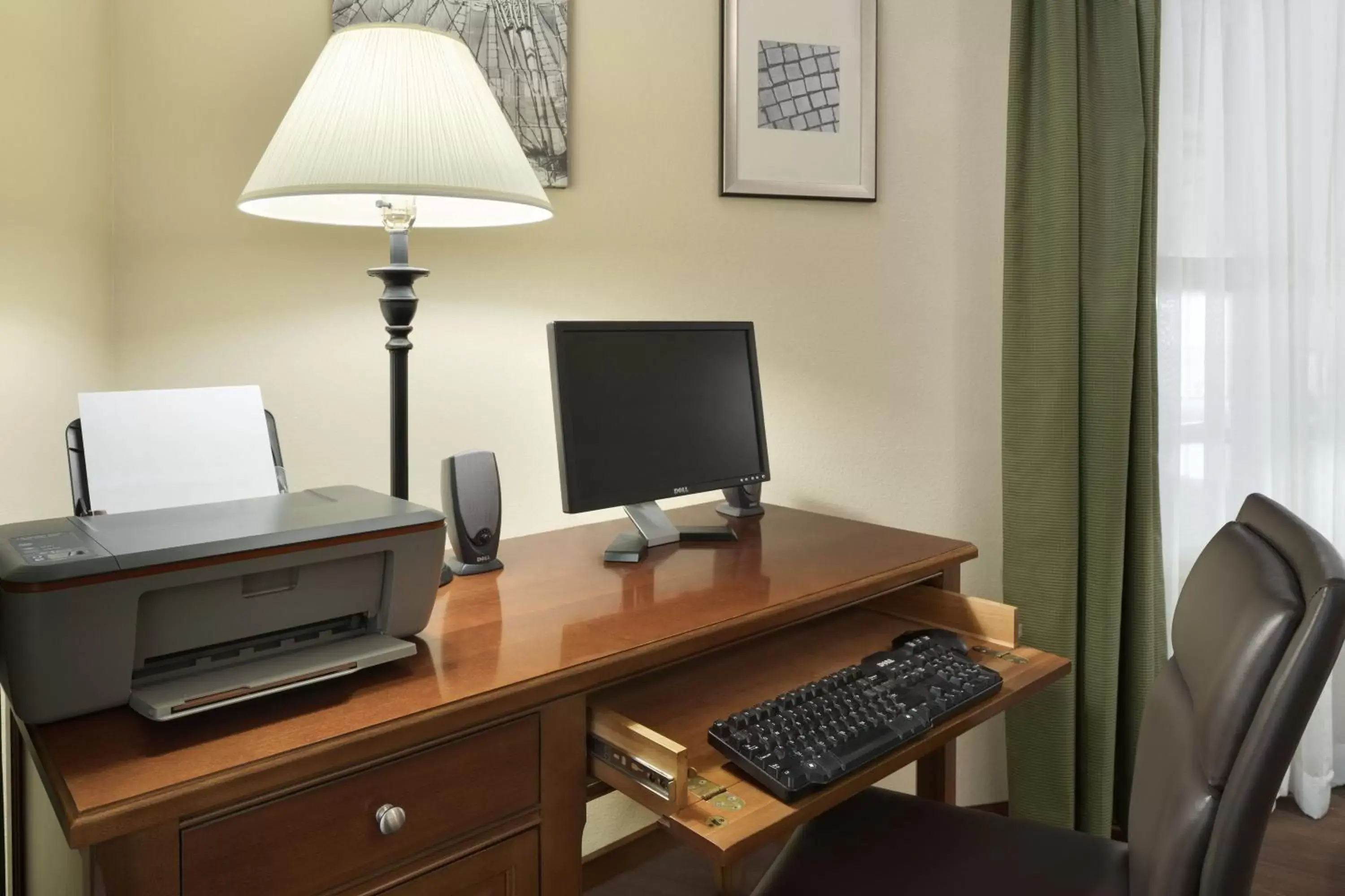 Business facilities, TV/Entertainment Center in Country Inn & Suites by Radisson, Grinnell, IA