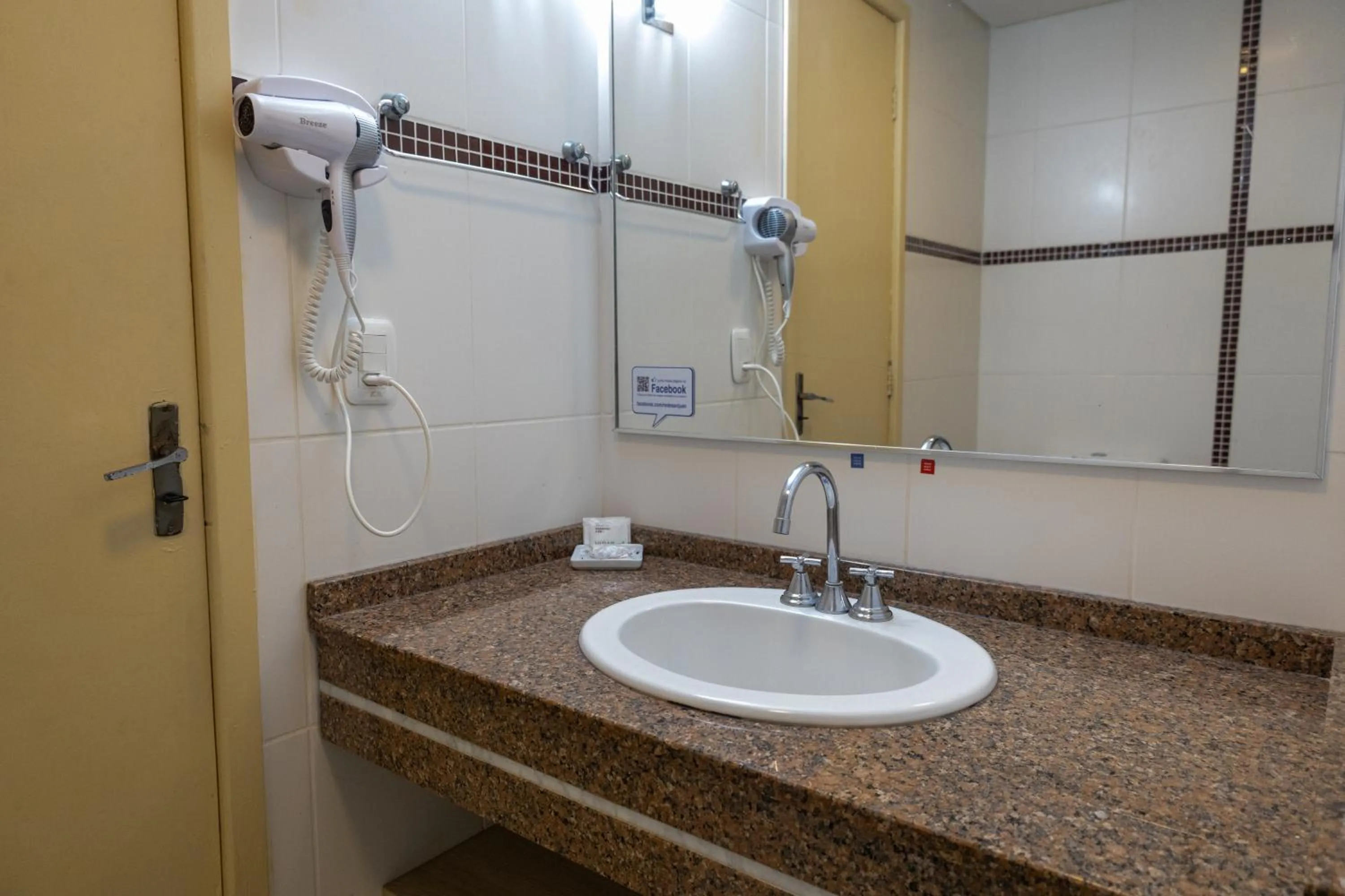 Bathroom in SJ Tour - San Juan Foz do Iguaçu