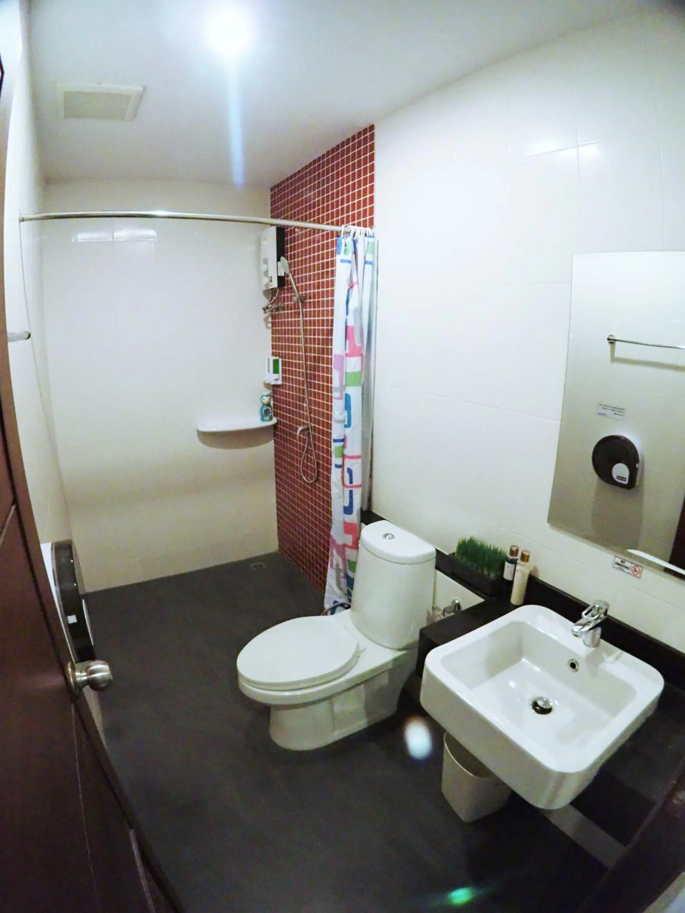 Shower in Pop-In Aonang