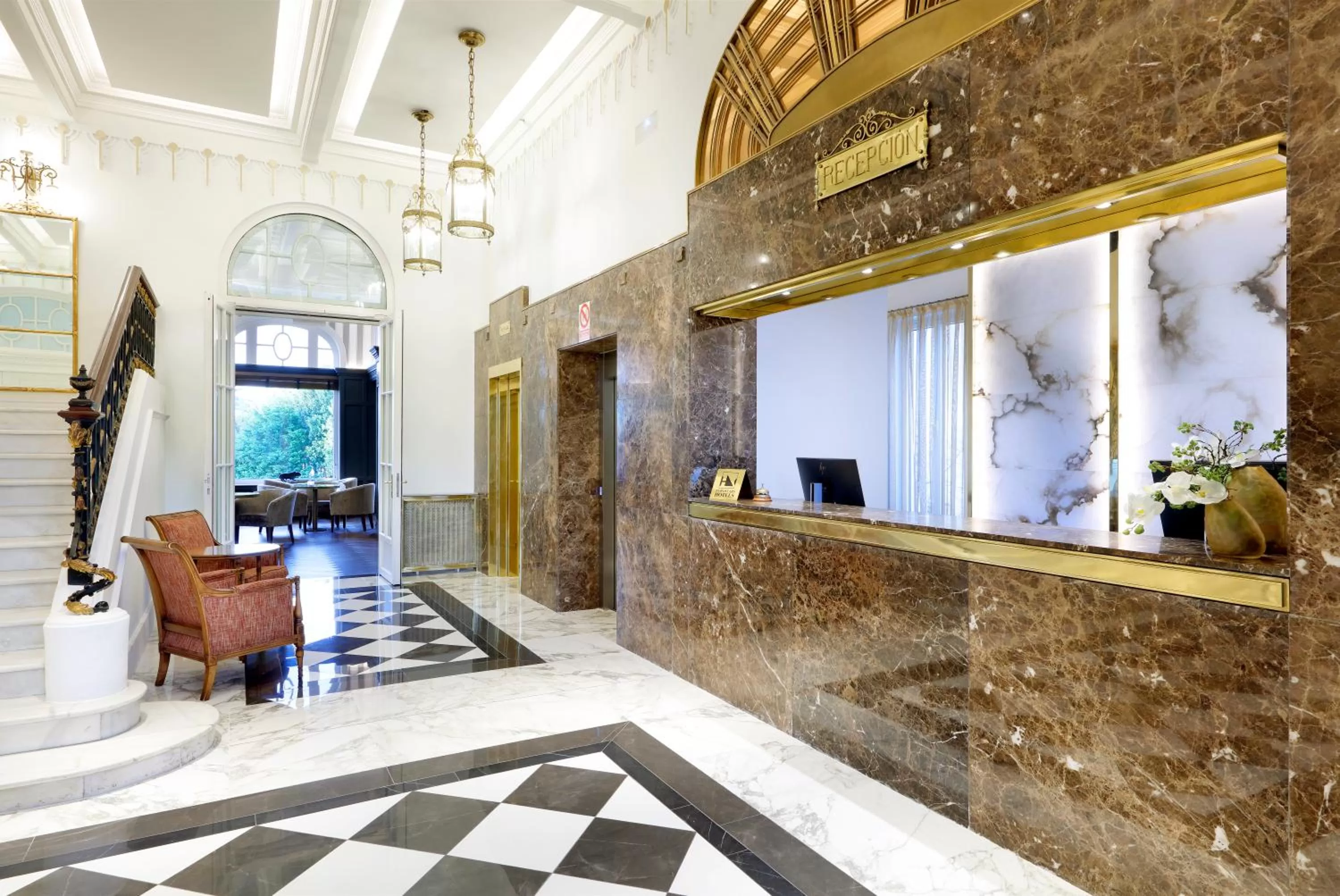 Lobby or reception in Eurostars Hotel Real