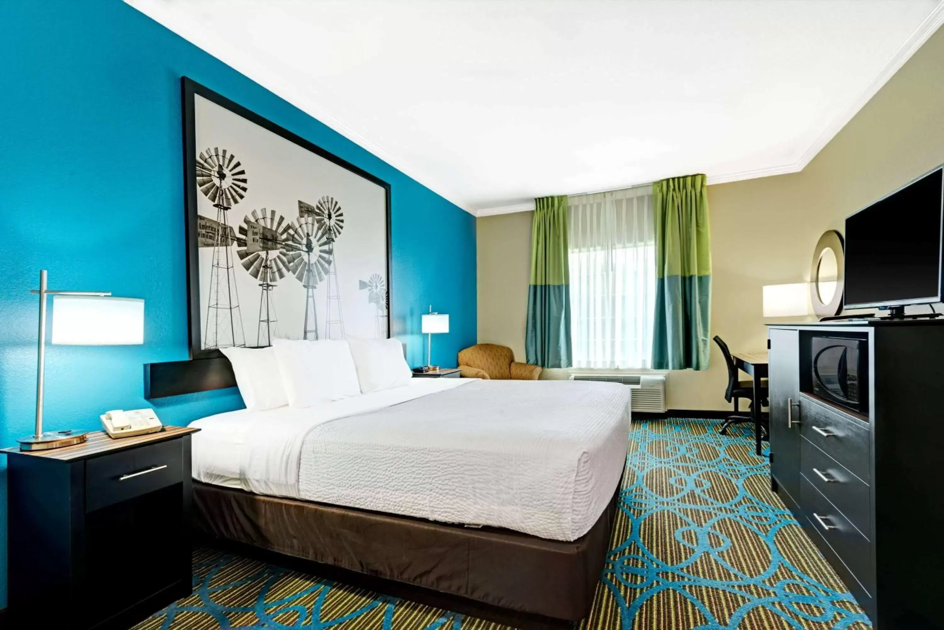 Photo of the whole room, Bed in Super 8 by Wyndham San Antonio/Alamodome Area