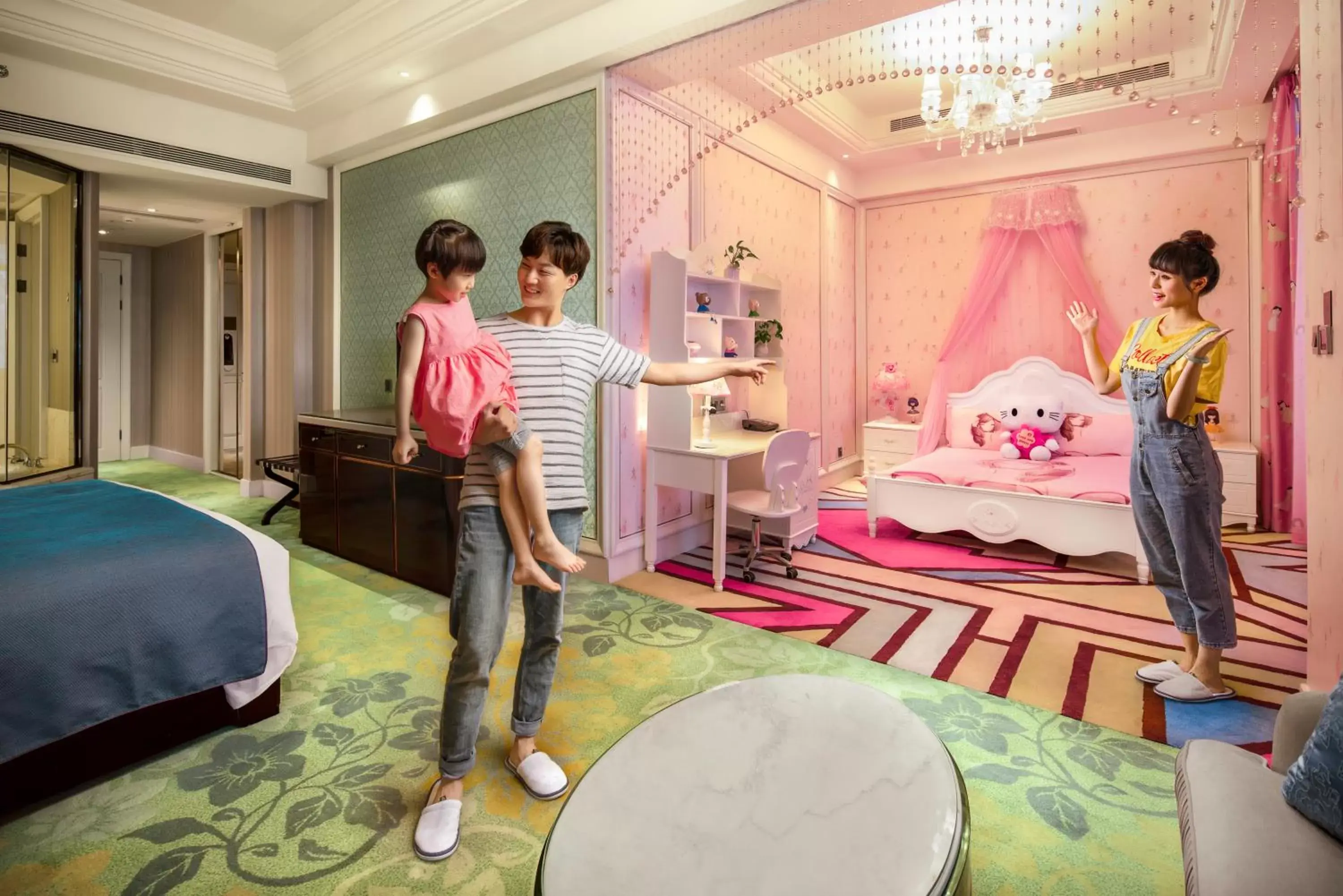 Bedroom in InterContinental Chengdu Global Center, an IHG Hotel