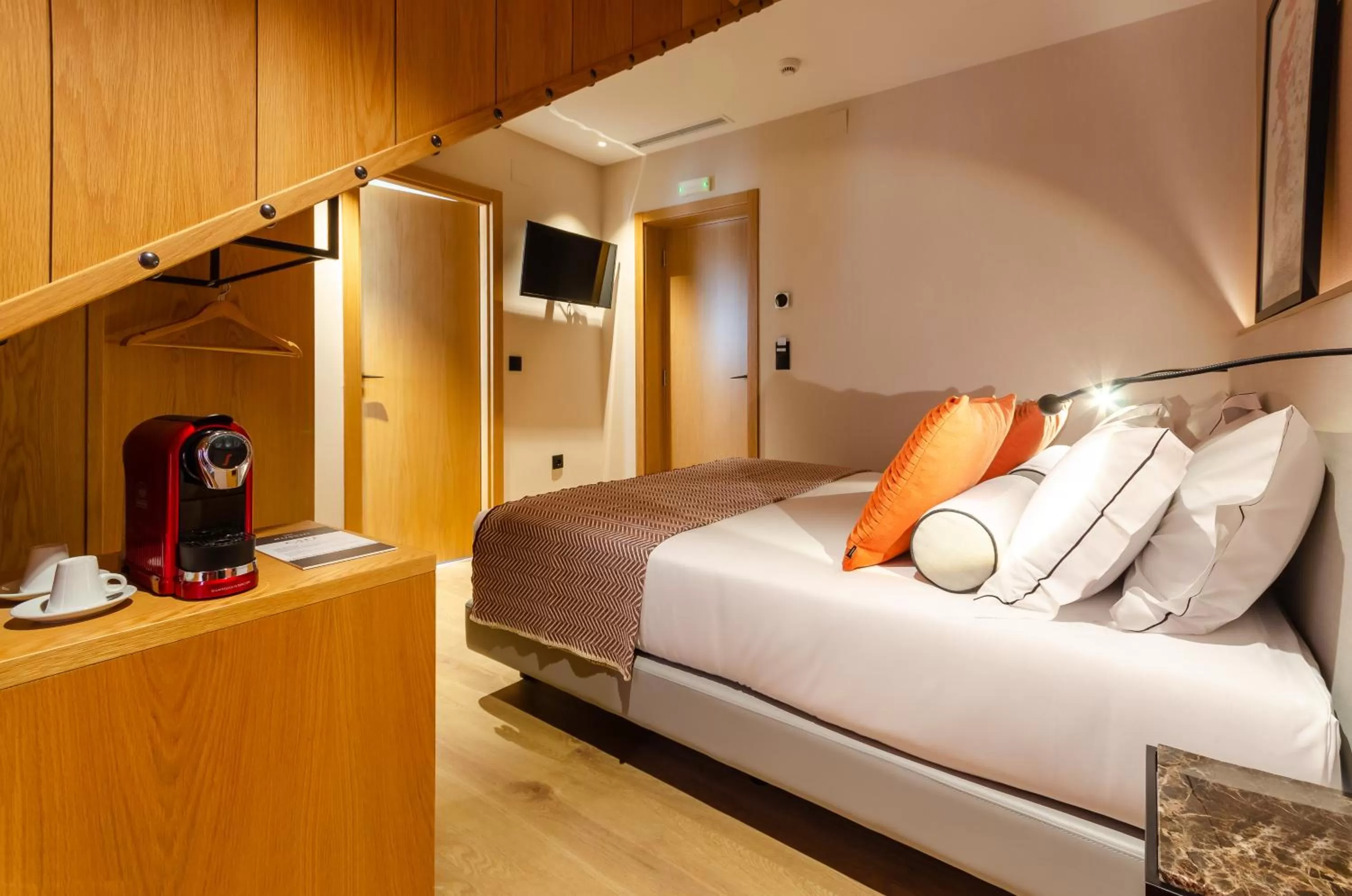 Coffee/tea facilities, Bed in Rossio Plaza Hotel