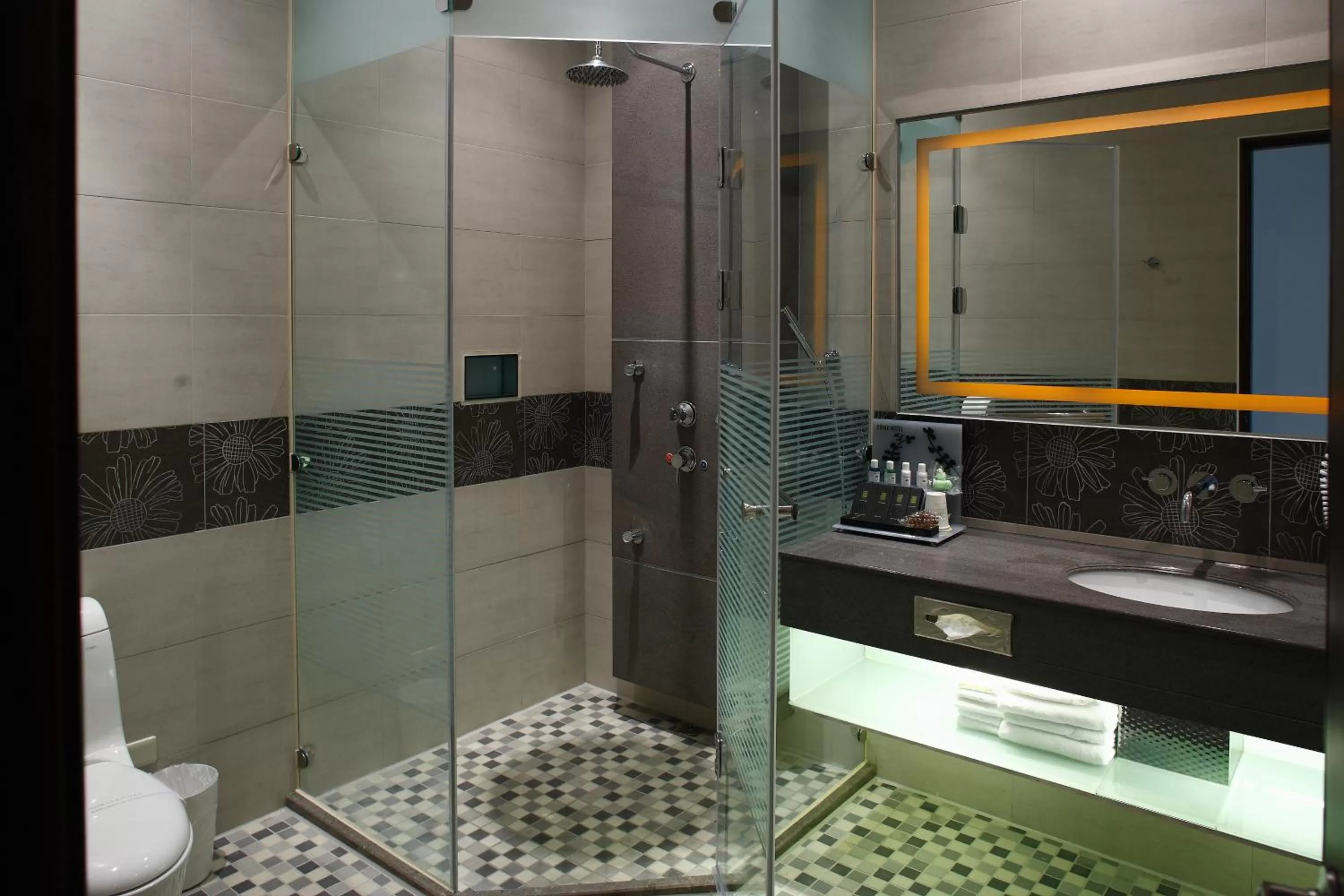 Bathroom in Dryad Motel