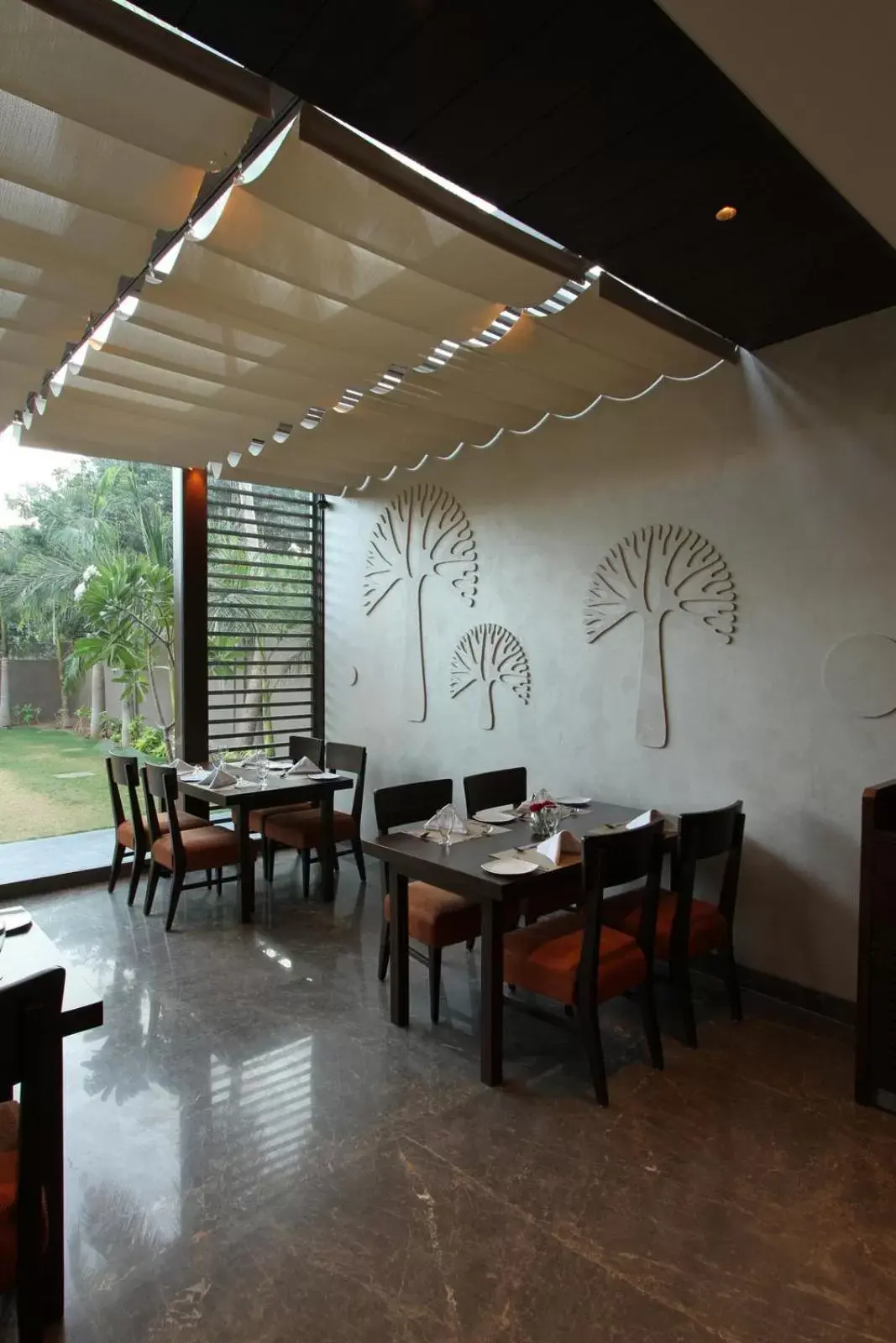 Restaurant/places to eat in Hotel Express Residency Vadodara Restaurant/places to eat in Hotel Express Residency Vadodara