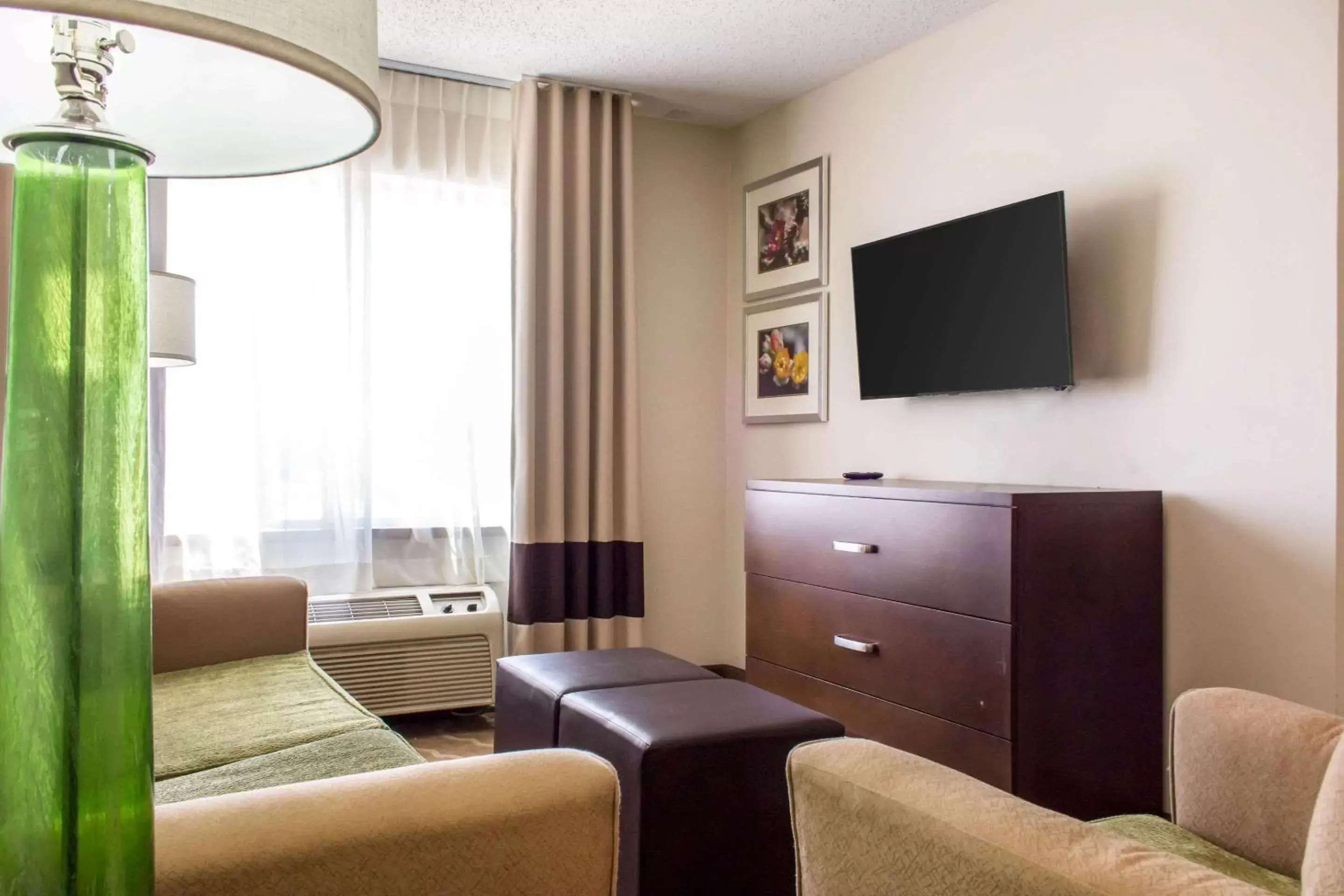 TV and multimedia, Seating Area in Comfort Suites at Tucson Mall