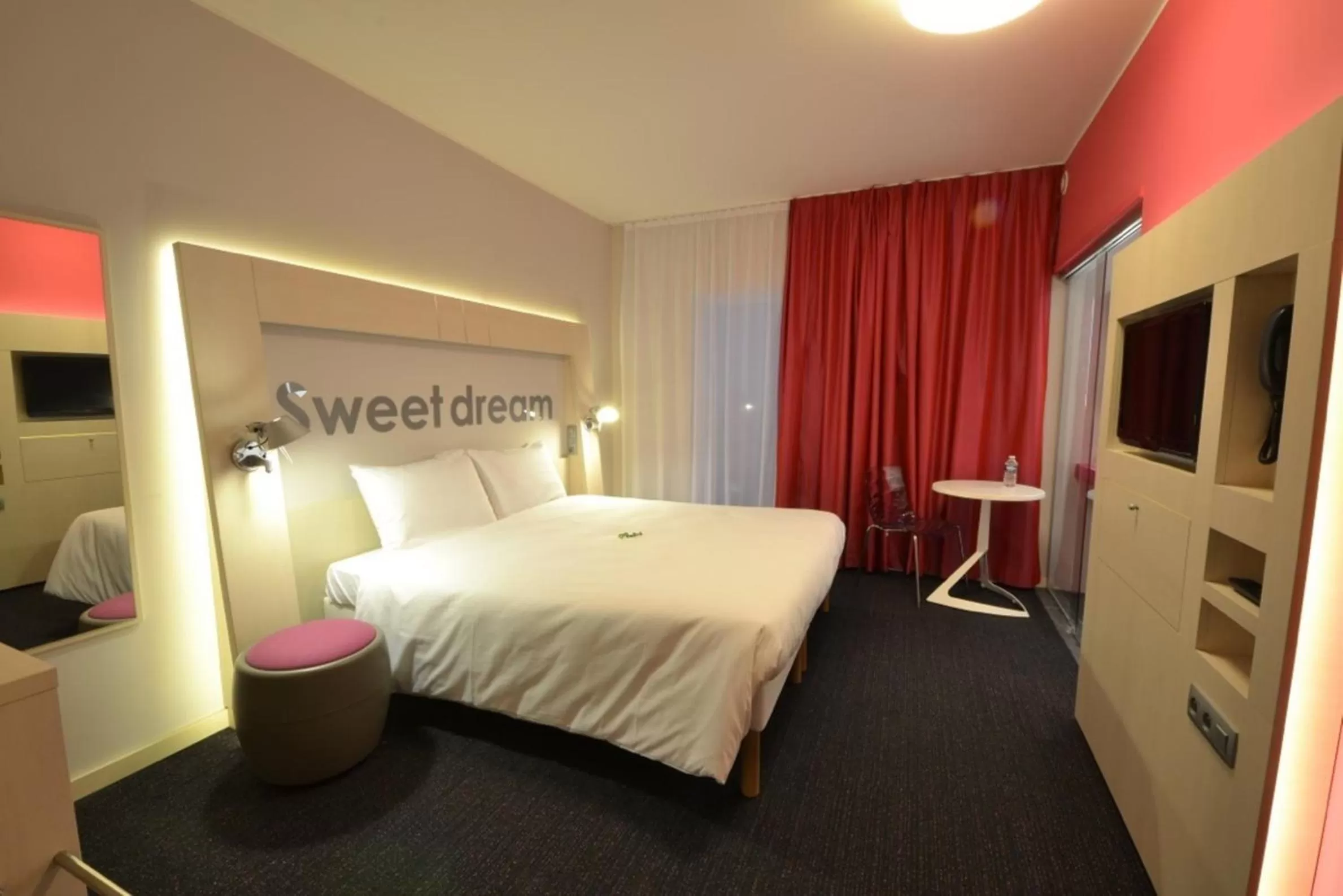Bed in Ibis Styles Nivelles