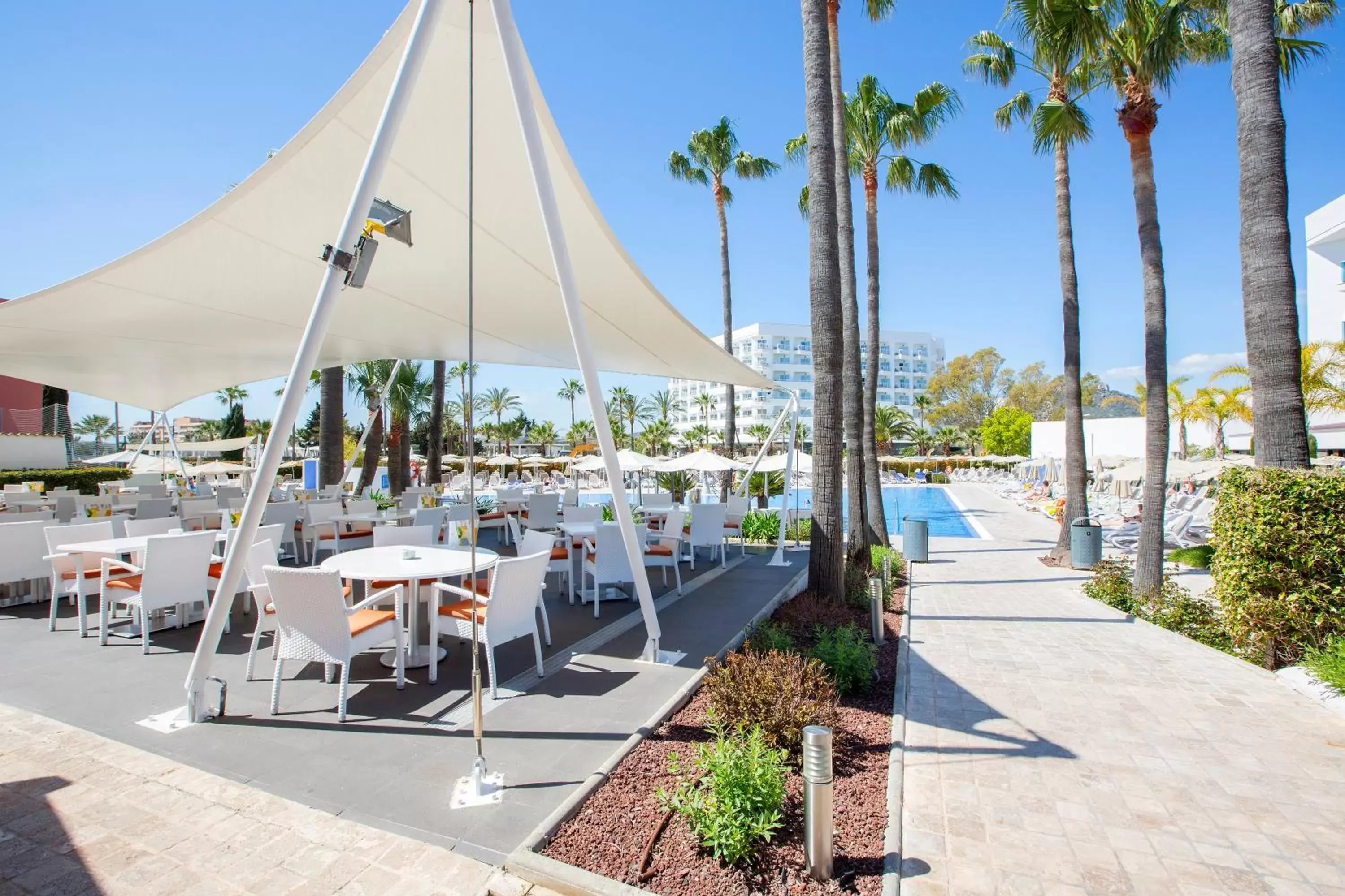 Lounge or bar, Restaurant/Places to Eat in Hipotels Cala Millor Park