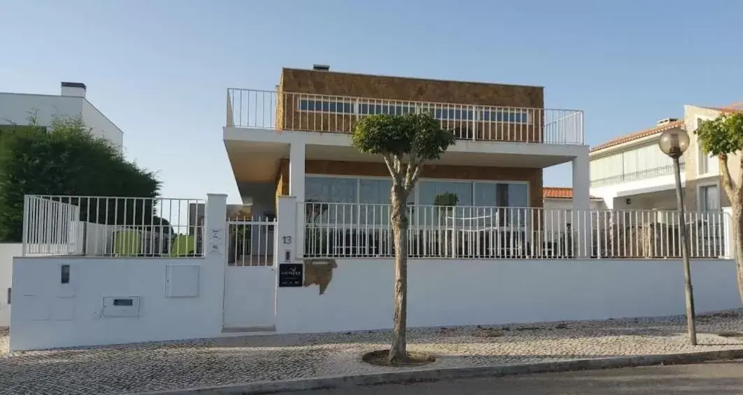 Facade/entrance, Property Building in Serra e Mar