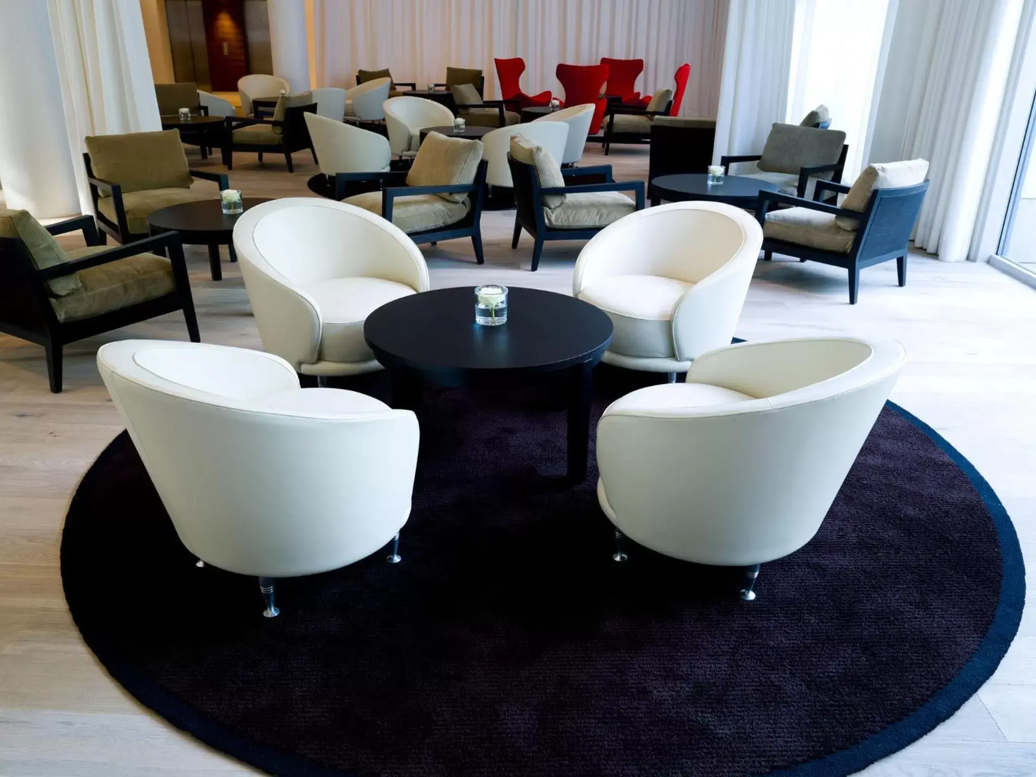 Lobby or reception, Lounge/Bar in Parkhotel Zug