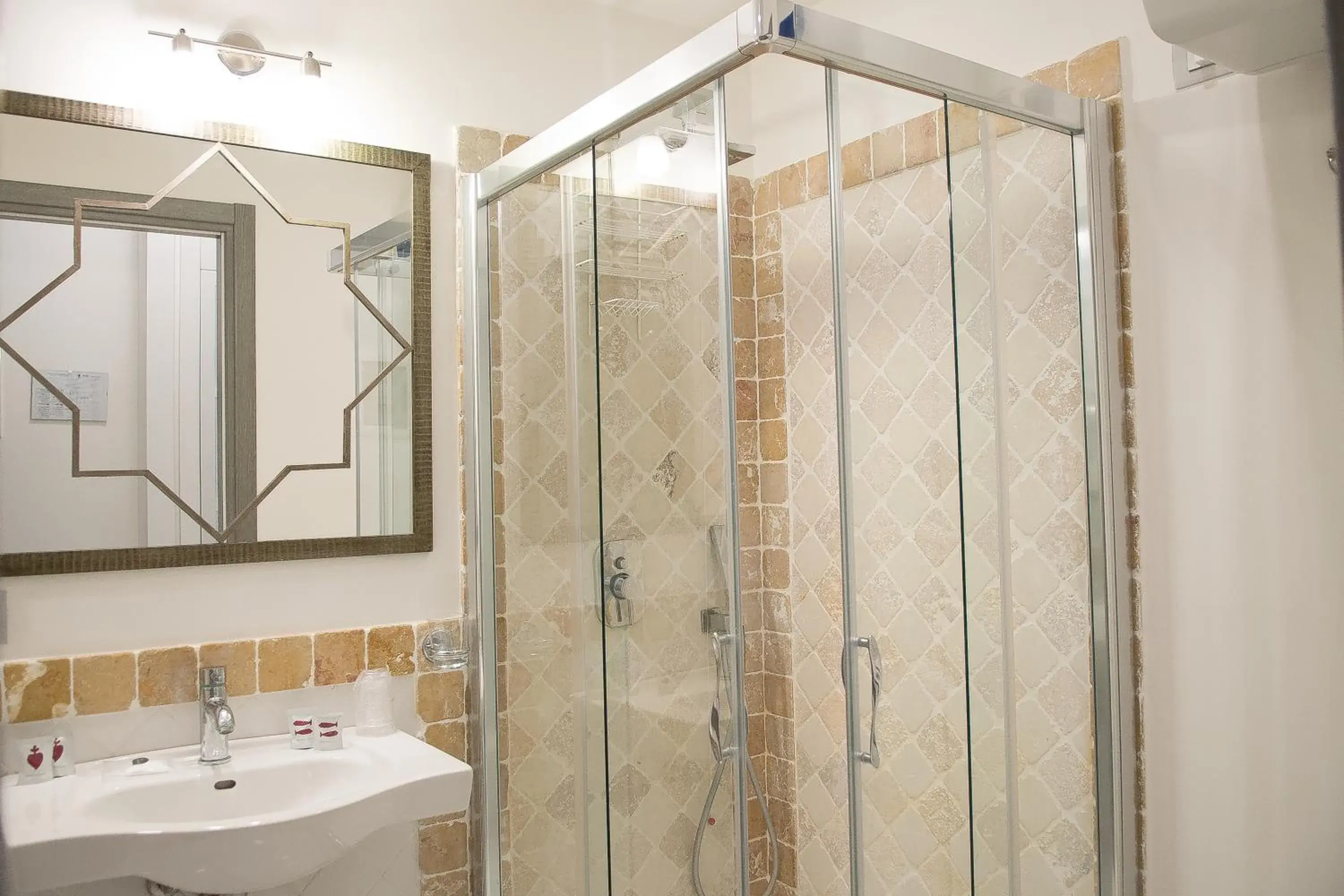 Shower, Bathroom in Hotel Cutimare