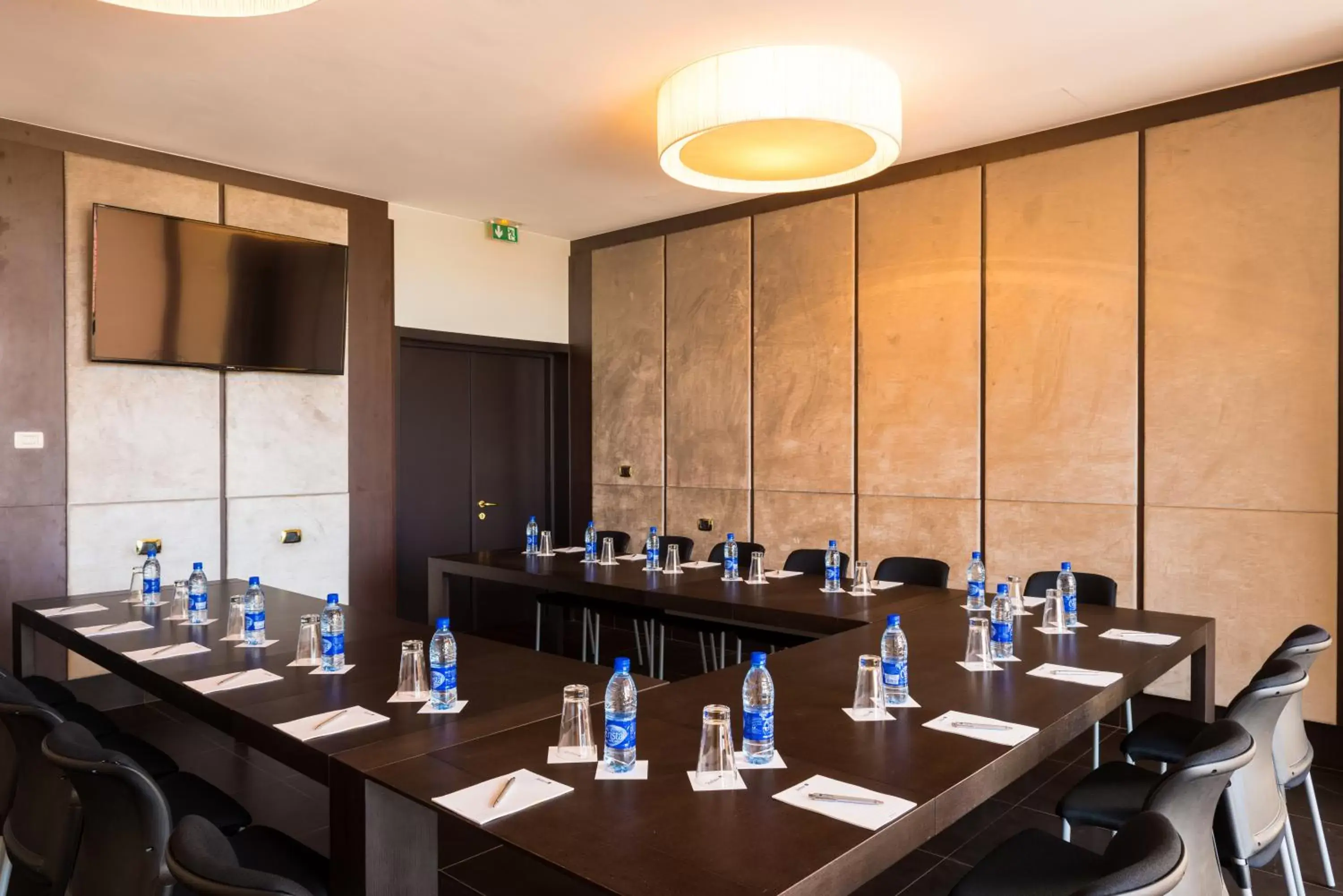 Meeting/conference room in Radisson Blu Hotel N'Djamena