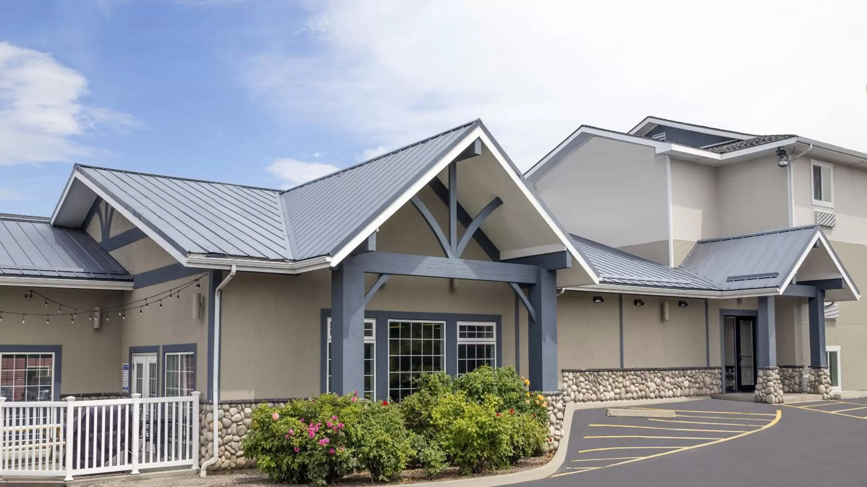 Facade/entrance, Property Building in SilverStone Inn & Suites Spokane Valley